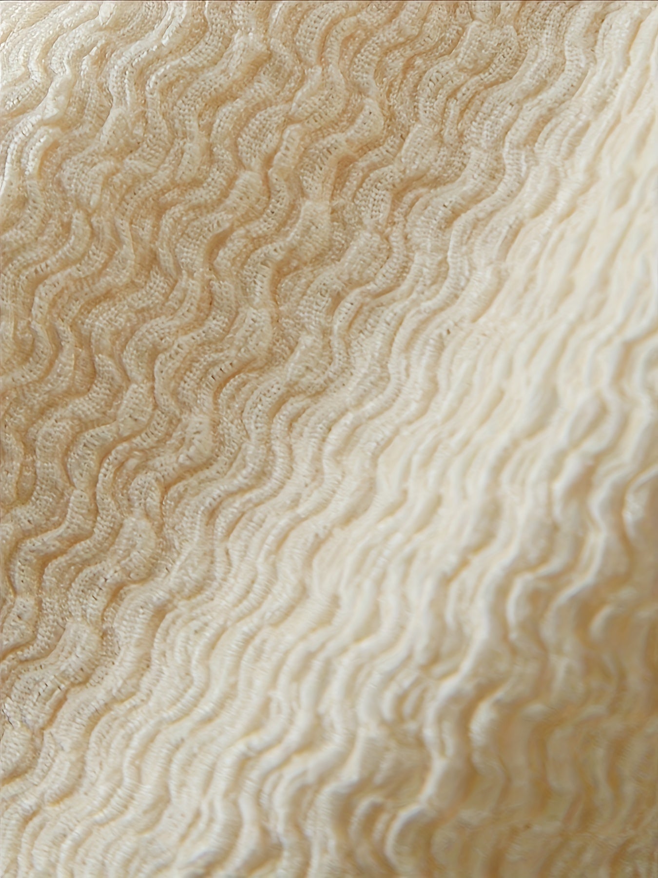 Erkaklar uchun polyester tank top, erkin kesim va ozgina cho'zilishi bilan, yozgi norasmiy sayohatlar uchun mukammal.