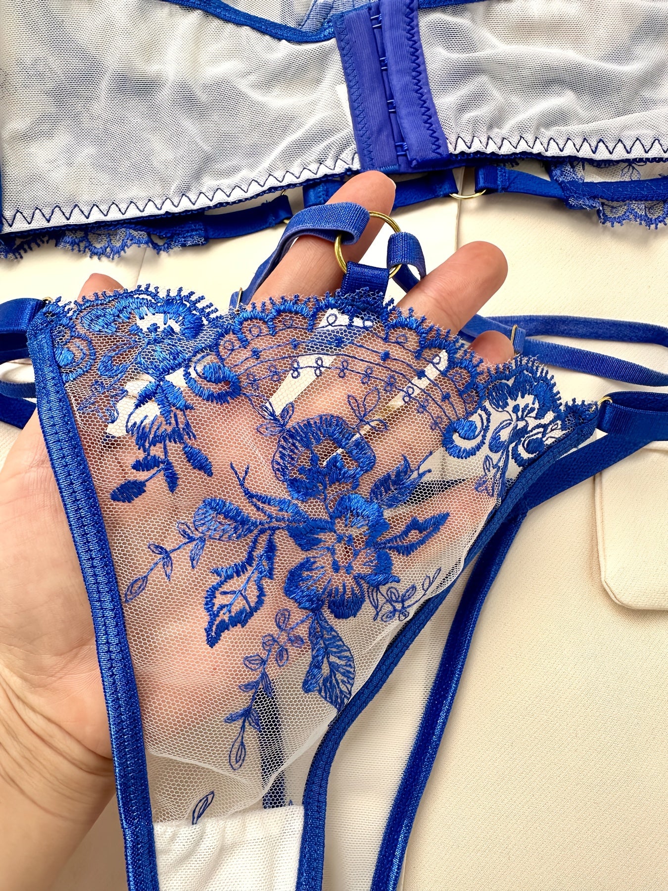 Valentin kuni qora klassik ayollar uchun tikilgan to'rli ichki kiyim to'plami