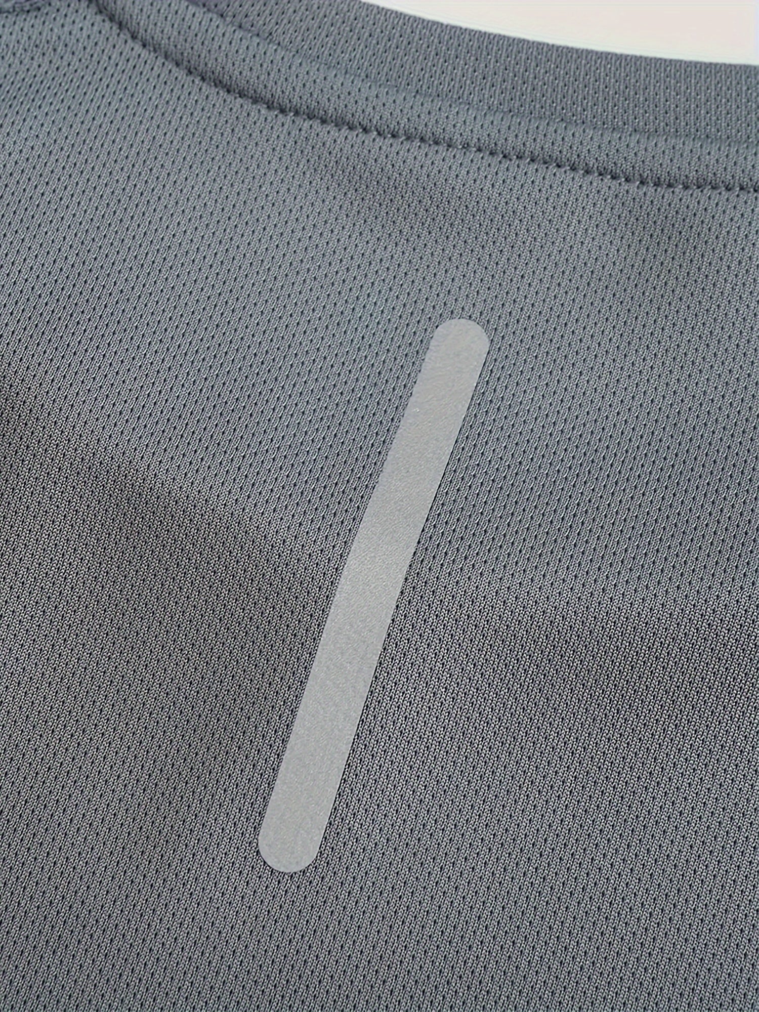 4 ta erkaklar uchun mustahkam sport futbolkalari, reflektiv chiziqlar bilan, nafas oladigan va tez quriydigan, sport zalida va yugurishda mukammal