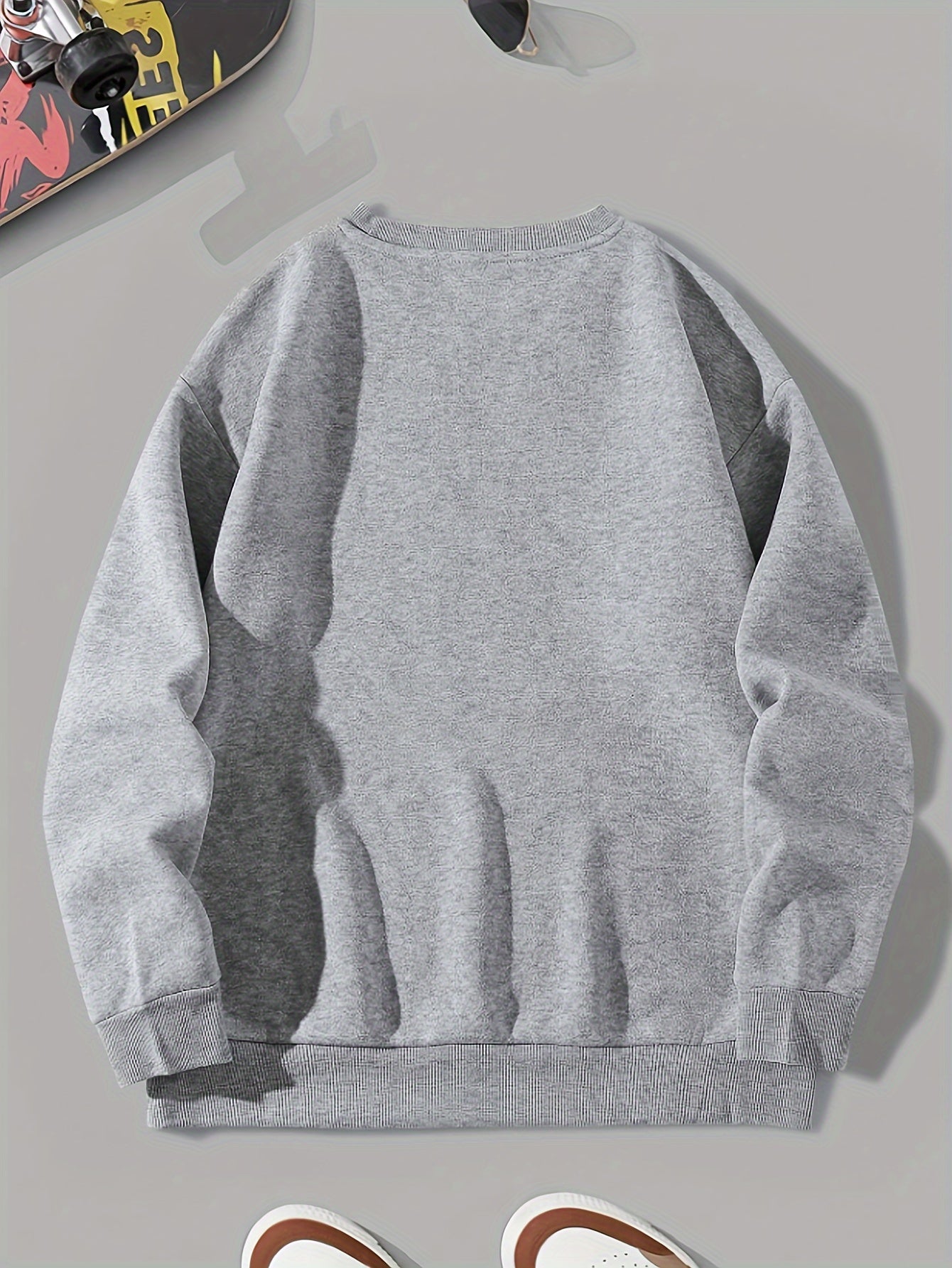 Erkaklar uchun plussiz sviter, poliester to'qima materialida geometrik naqsh bilan, ozgina cho'ziladigan pullover uslubida.