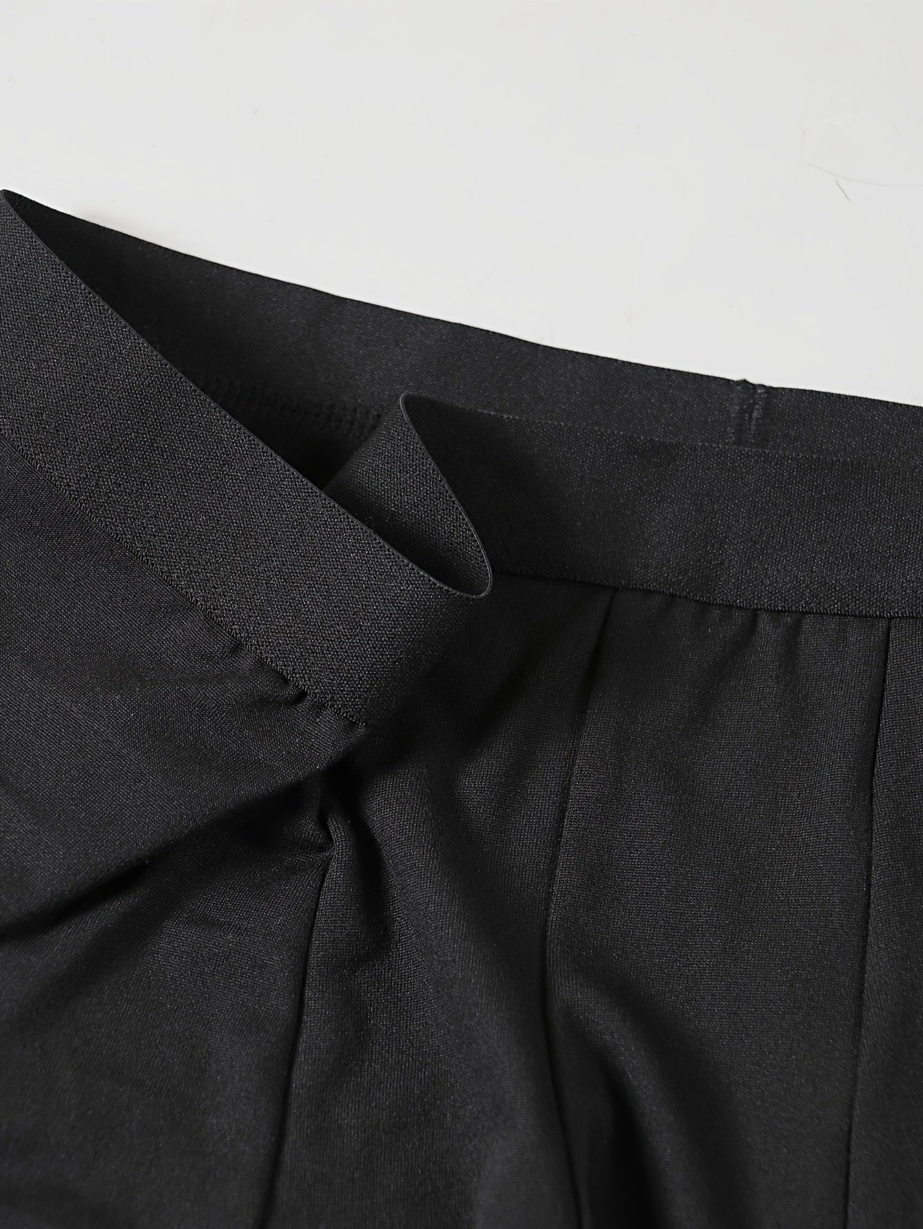 Erkaklar uchun qizil yurak ko'zlari printi bilan bezatilgan novator bokser shortlari, 95% to'qilgan polyester va 5% elastan materialidan tayyorlangan, nozik kesim va o'rtacha cho'zilish bilan tasodifiy kiyim uchun mo'ljallangan.