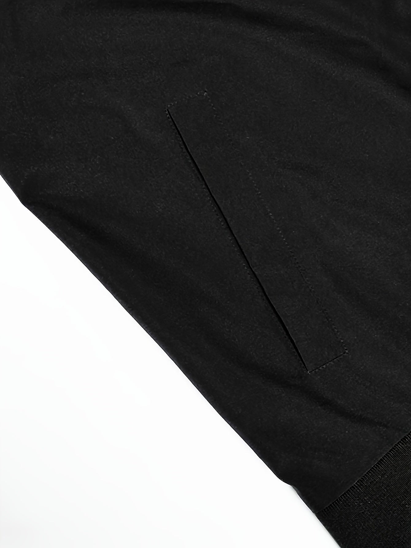 Bir erkaklar uchun tasodifiy bomber kurtkasi 100% engil polyesterdan tayyorlangan, harf bosma, beysbol yaka, uzun yenglar, oddiy kesim, cho'ntaklar va fermuarlı old qismi - kundalik va bo'sh vaqt uchun mos.