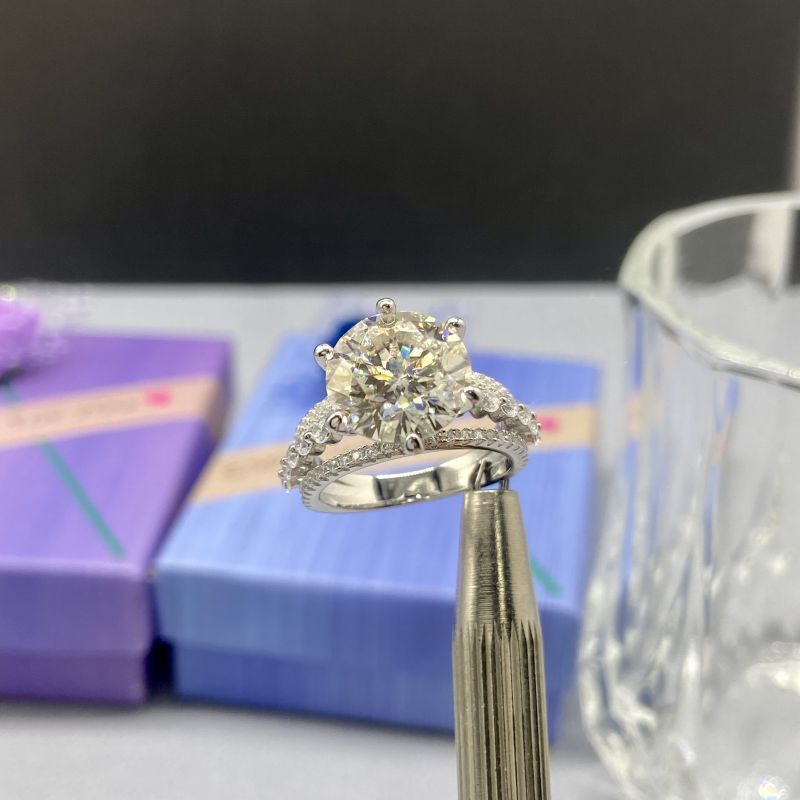 Women's Moissanite Engagement Ring 1 Carat Sterling Silver Gold Plated Stylish Jewelry