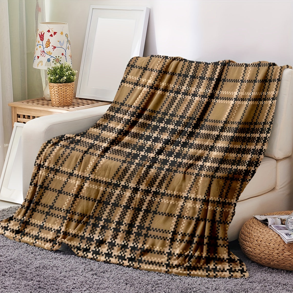 Polyester Bed Blanket in Plaid Flannel Fleece All-Season Warmth Decorative Gift