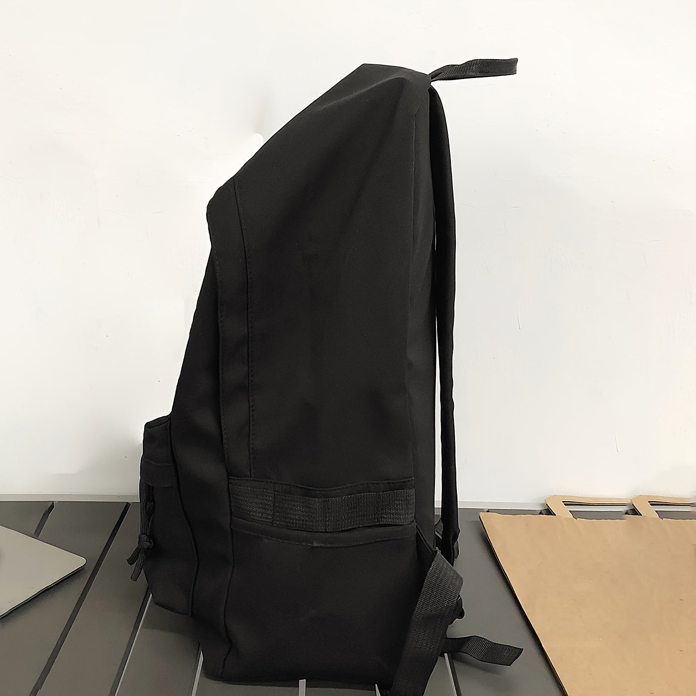 Maktab yoki ochiq havoda faoliyatlar uchun mos, yengil va tasodifiy oddiy preppy uslubidagi rucksack.