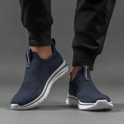 "Erkaklar uchun vintage uslubidagi kundalik kiyish uchun mo'ljallangan ventilyatsiyali dizayndagi sport krossovkalari, nafas oladigan mato ustki qismi, MD tagligi va dumaloq barmoq bilan."