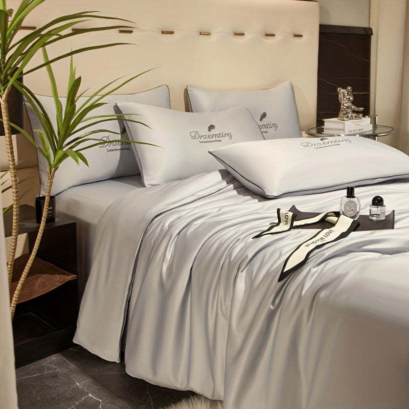 Yumshoq va teriga do'st yozgi ko'rpa bir rangda.