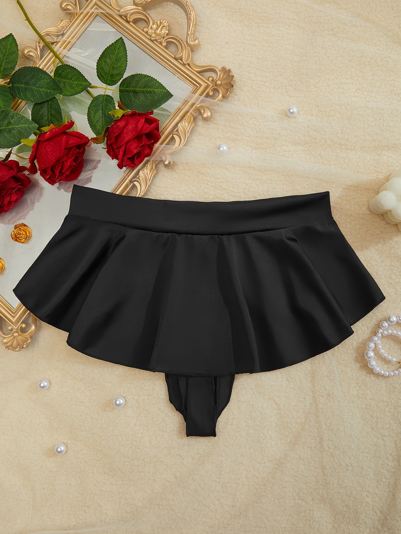 Pantalones cortos de playa tipo tanga para mujer europeos y americanos con parte trasera curva y diseño de borde de hoja