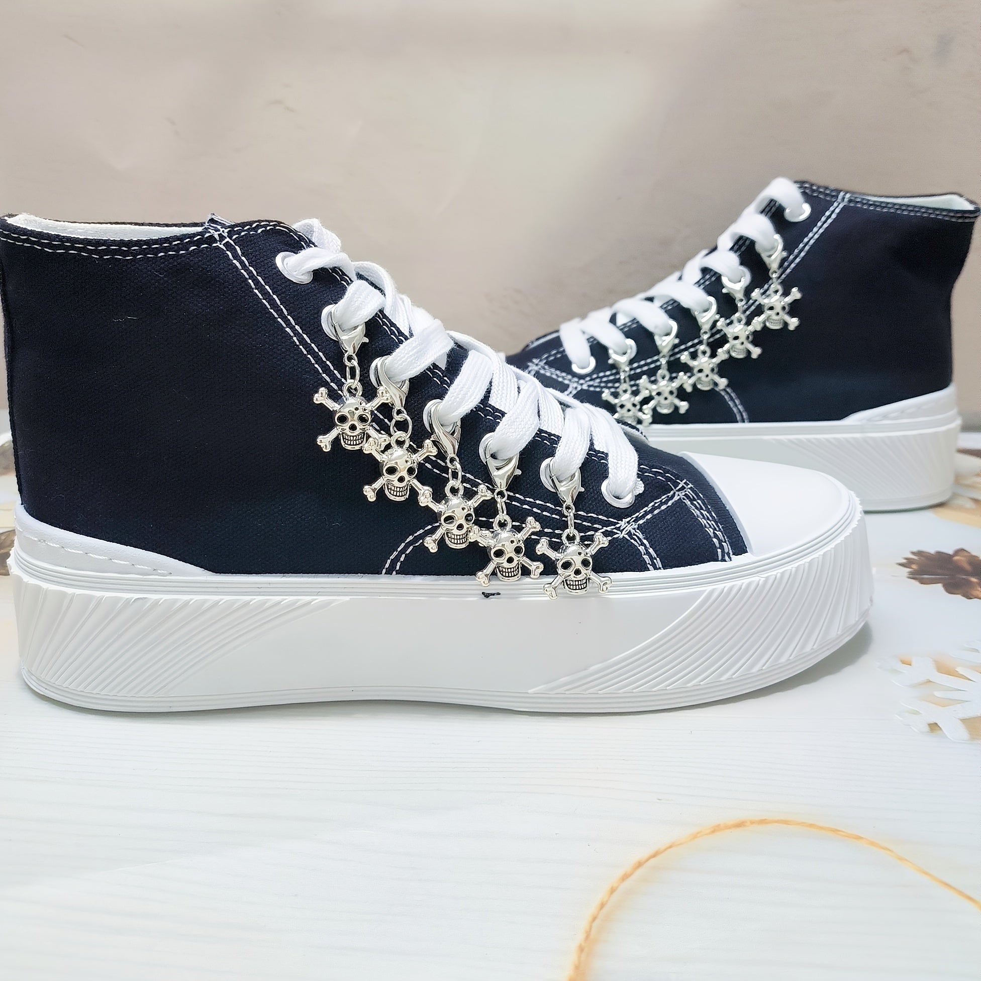 10 шт. унисекс белых украшений для обуви из цинкового сплава с панк-стилем череп для кроссовок