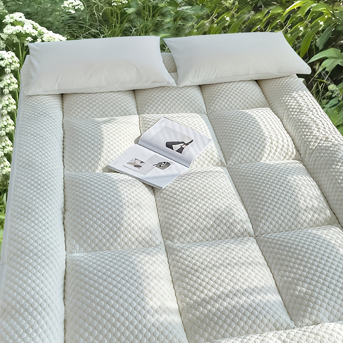 White Ultra-Soft Mattress Pad with 3D Particle Design Breathable Fluffy All Seasons