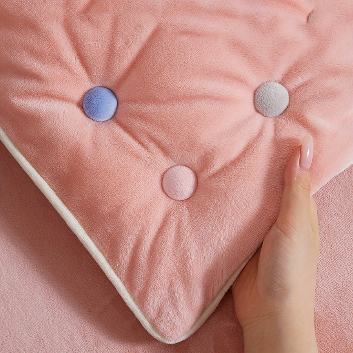 Set of 8 Adjustable Comforter Clips No Pins Needed Traceless Quilt Holders