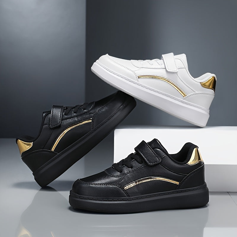 O'g'il bolalar uchun tasodifiy, qulay pastki krossovkalar, barcha mavsumlar uchun ideal, sirpanmaydigan tagliklar bilan.