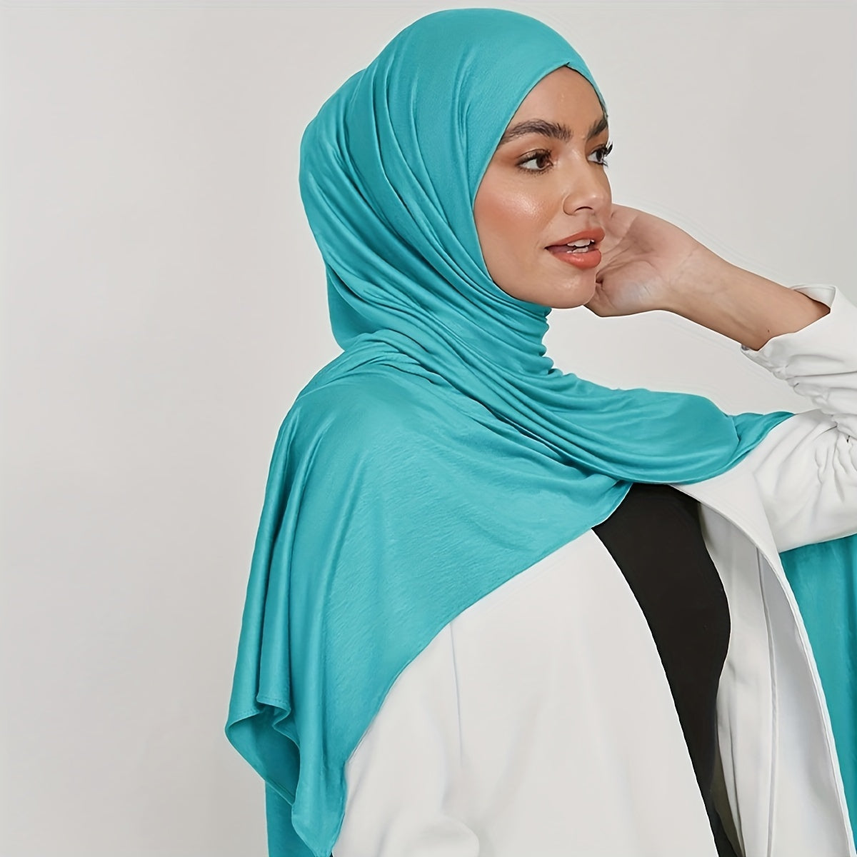 Ayollar uchun yuqori sifatli bir rangli polyester sharf, barcha fasllar va tadbirlar uchun mos, Ramazon uchun qulay.