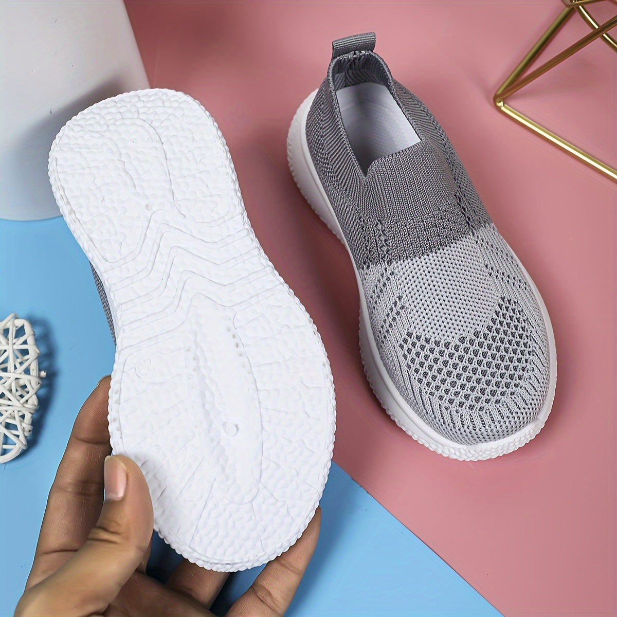 Дышащие трикотажные кроссовки для мальчиков с геометрическим узором, верх из полого материала, низкий ход, повседневная обувь для возрастных групп до 14 лет