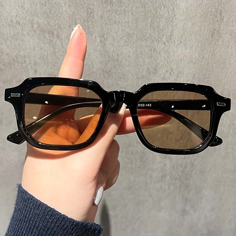 Katta kvadrat moda quyoshdan himoyalovchi ko‘zoynaklar ayollar uchun retro ko‘cha uslubi bilan metall g‘iloflar bilan