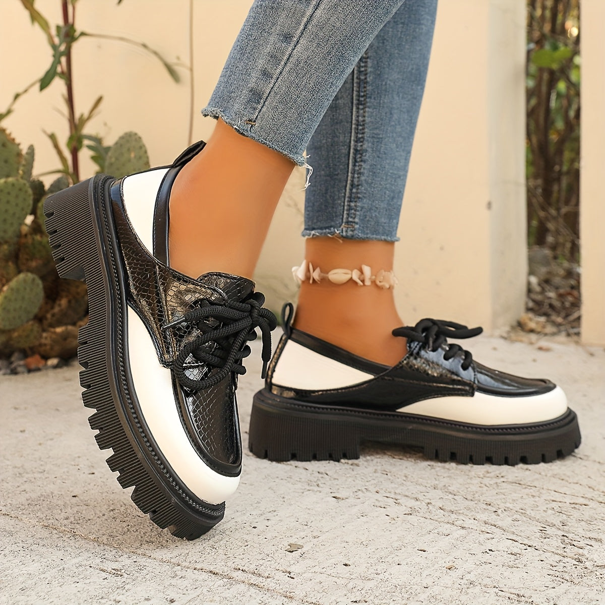 Women's Chunky Platform Loafers Faux Leather Snake Pattern Black White All-Season Shoes