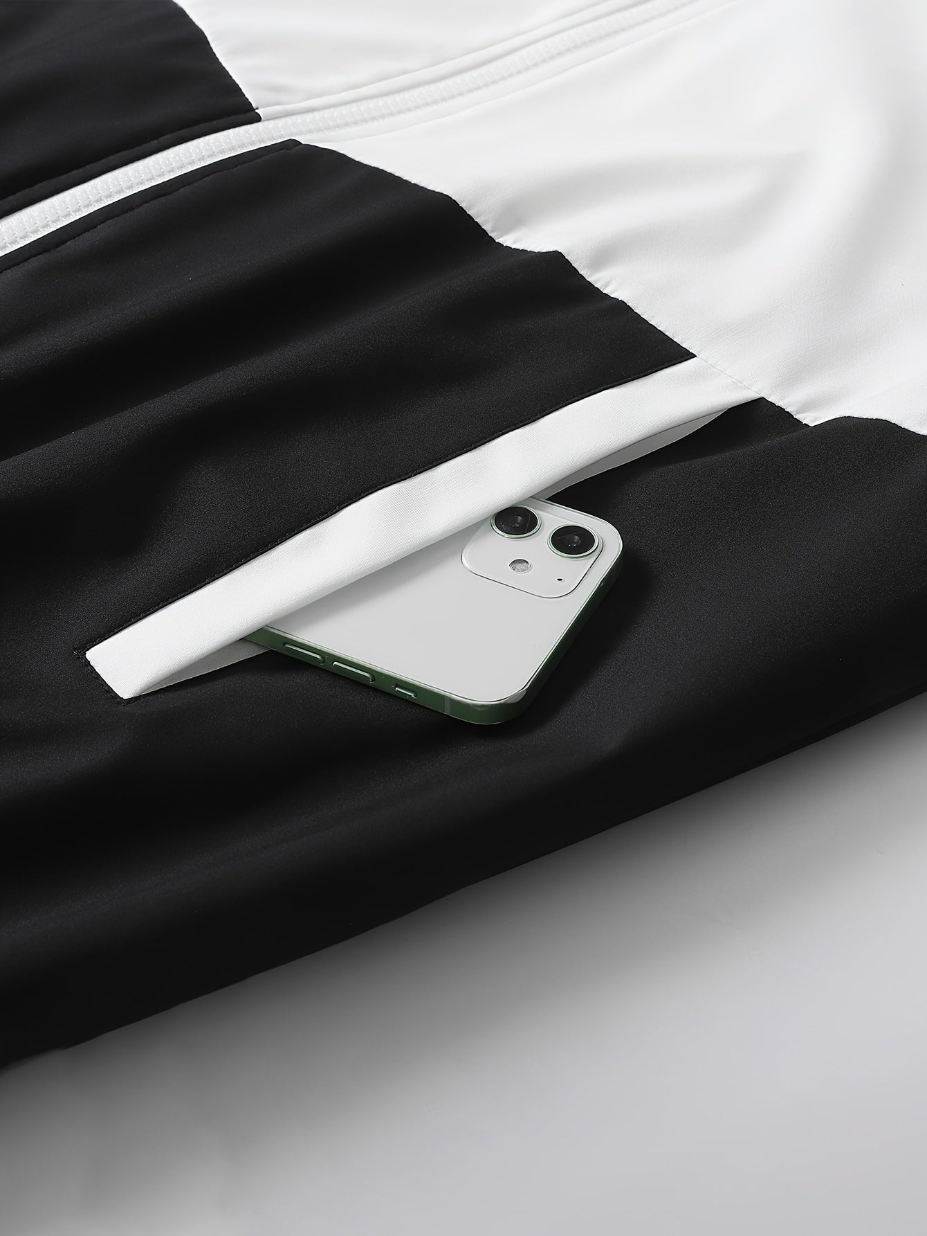 Yoz, kuz va qish mavsumi uchun kapüşonli kurtka, shortlar va shimlardan iborat erkaklar sport tasodifiy kostyumi, rang blokirovkasi bilan juft uslubida.