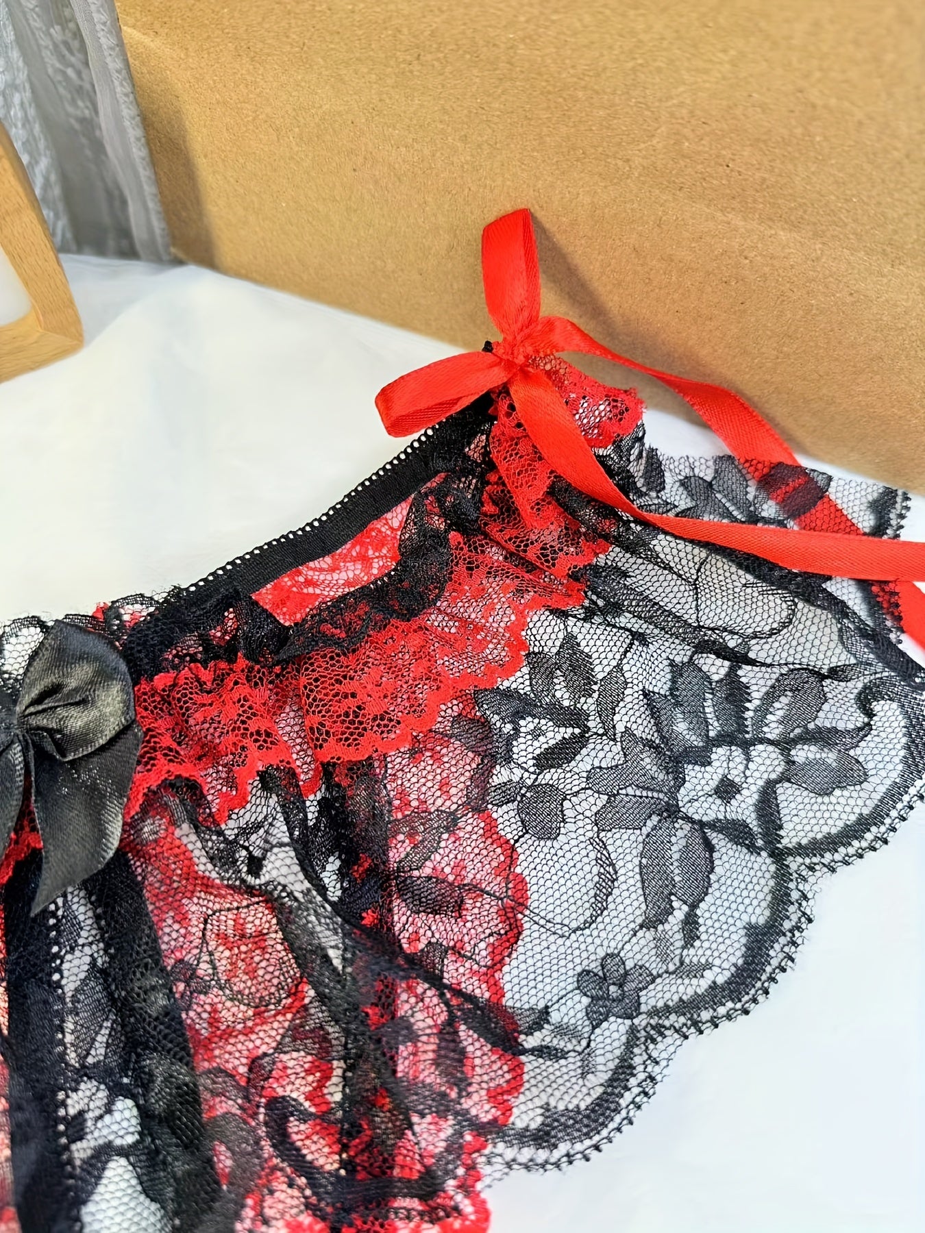 Ayollar uchun jozibali dantelli trimli ochiq qorin ichki kiyimlari