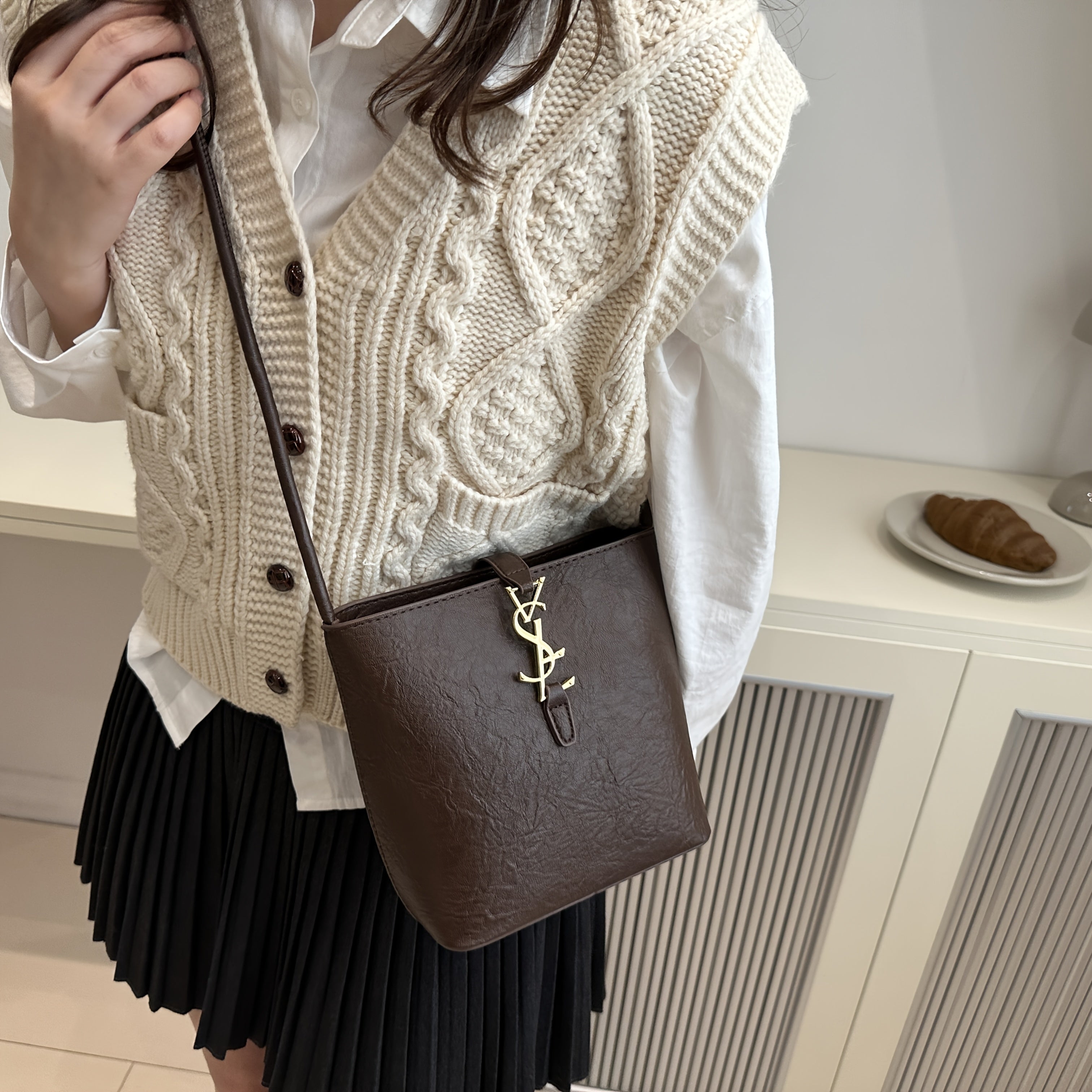 Women's Crossbody Bucket Bag Vintage Style Zipper Closure Adjustable Strap in Black White Dark Brown Light Brown
