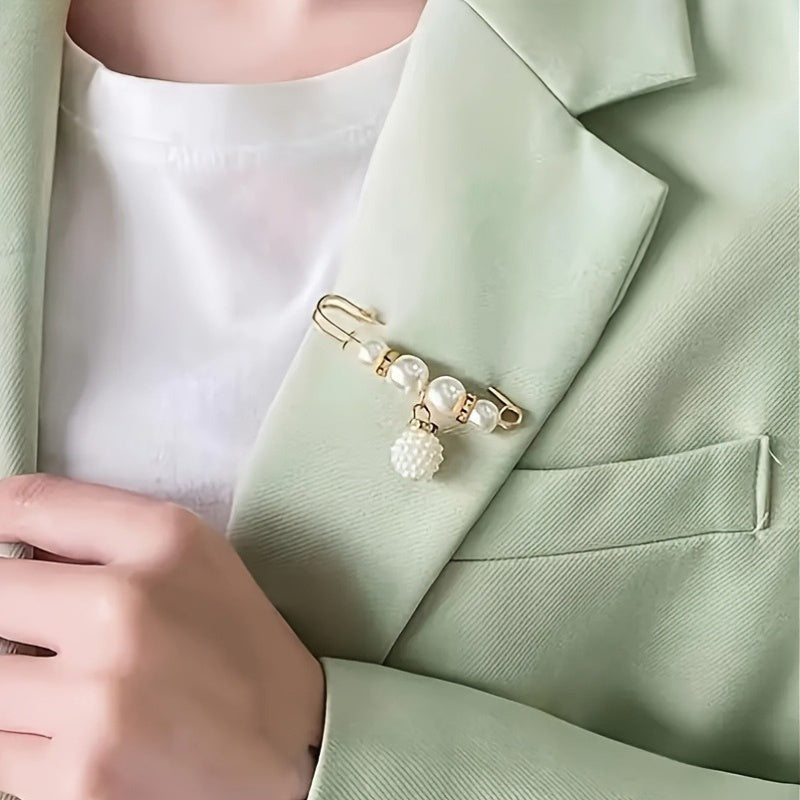 35 ta nafis turli xil brosh pinlar to'plami, metalldan yasalgan, kiyimlar, sviterlar, shlyapalar va sumkalarga bezak qo'shish uchun modaga mos keladigan notekis shakllar bilan. Minimalist va shik ko'rinishdagi aksessuarlar to'plami.