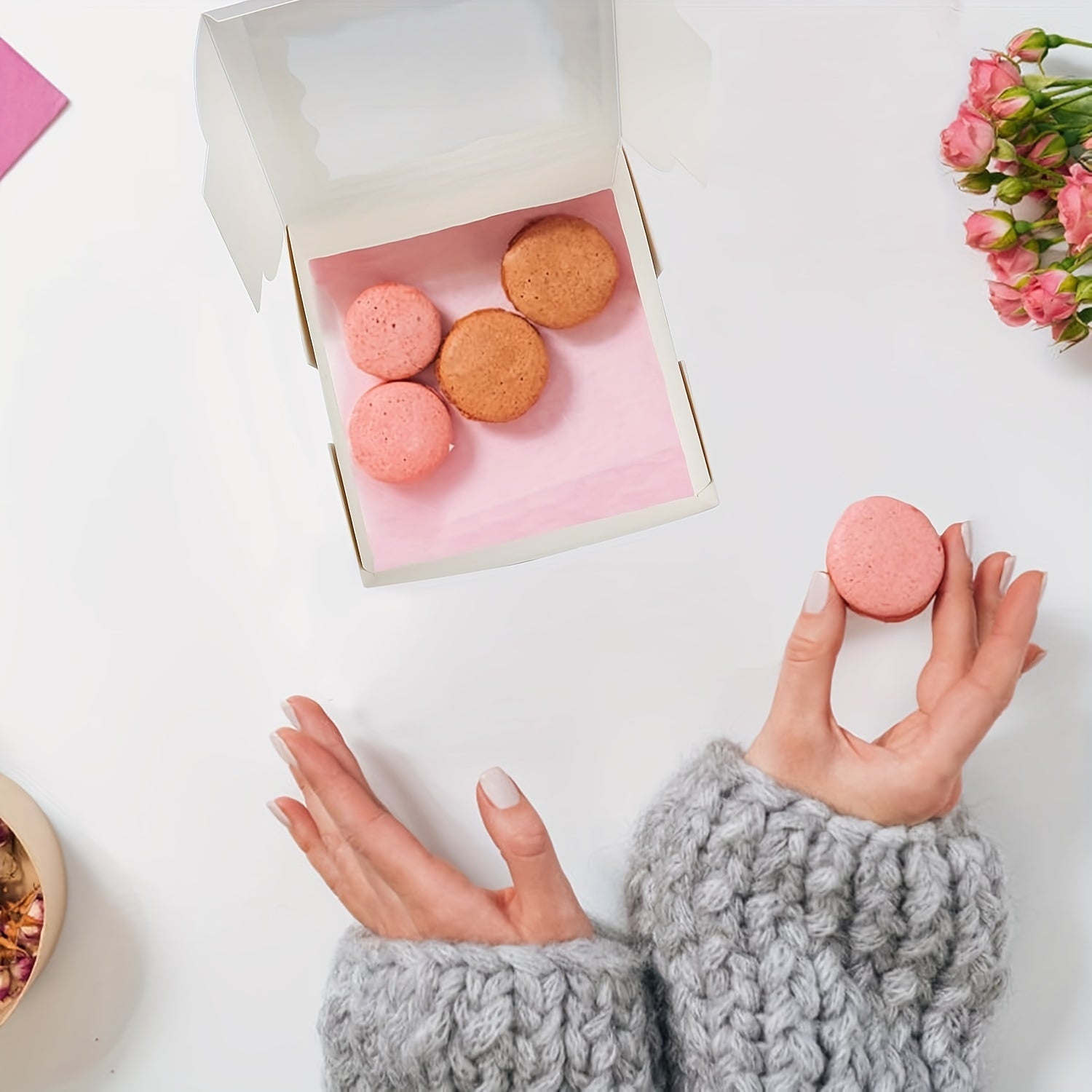 10/25 White Cake Boxes with Clear Window, 15.24x15.24x6.35 cm for Pastries and Baked Goods