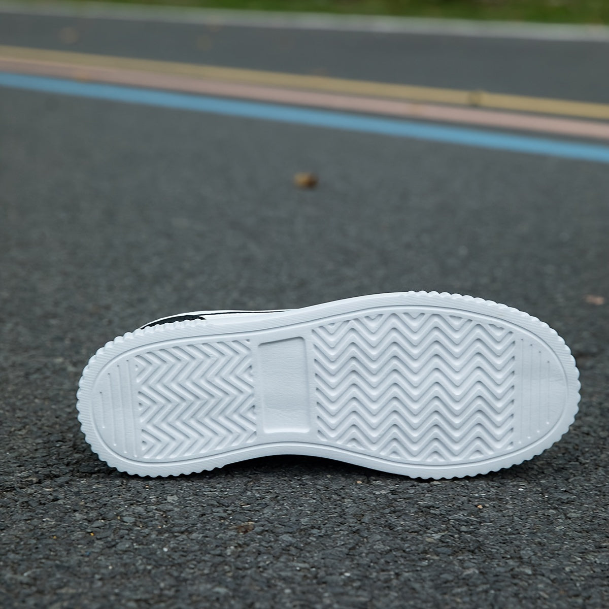 Erkaklar uchun yangi moda krossovkalari, vintage/ko'cha uslubida, barcha mavsumlar uchun nafas oladigan va qulay, shoelace bilan yopish.