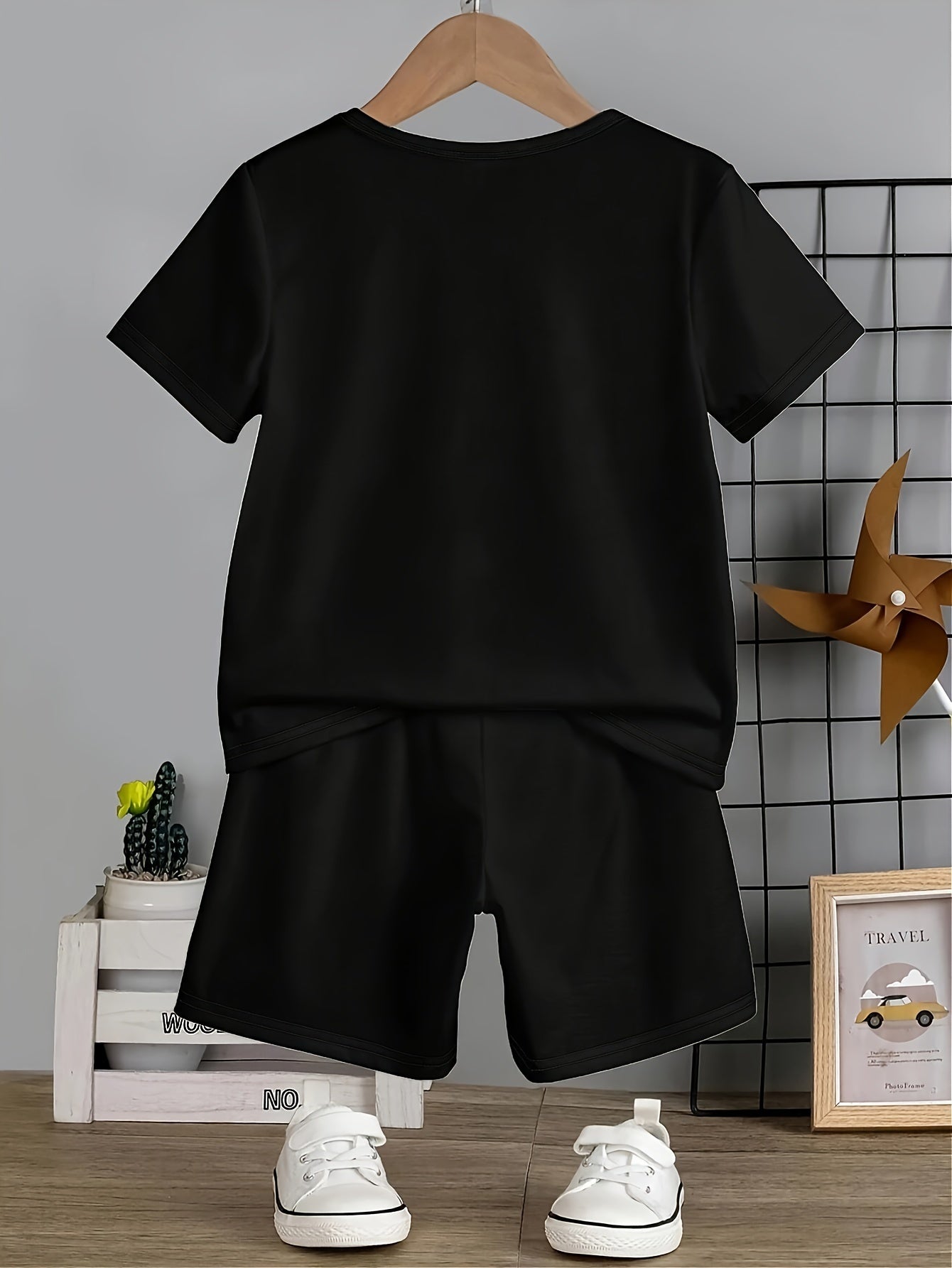 Boys' Summer Casual Cartoon Bear Graphic Tee and Shorts Set in Black and Green Polyester Blend
