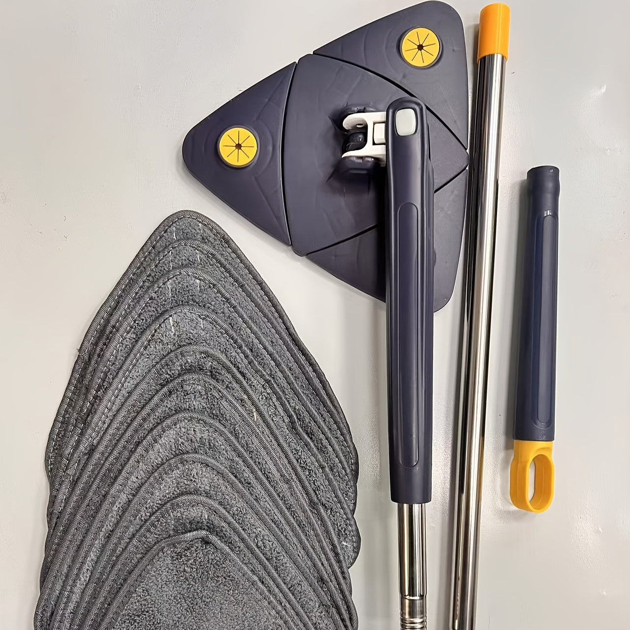 Tez quriydigan va avtomatik siqish imkoniyatiga ega sozlanadigan uchburchak tozalash mopki, pol, shift va devor uchun