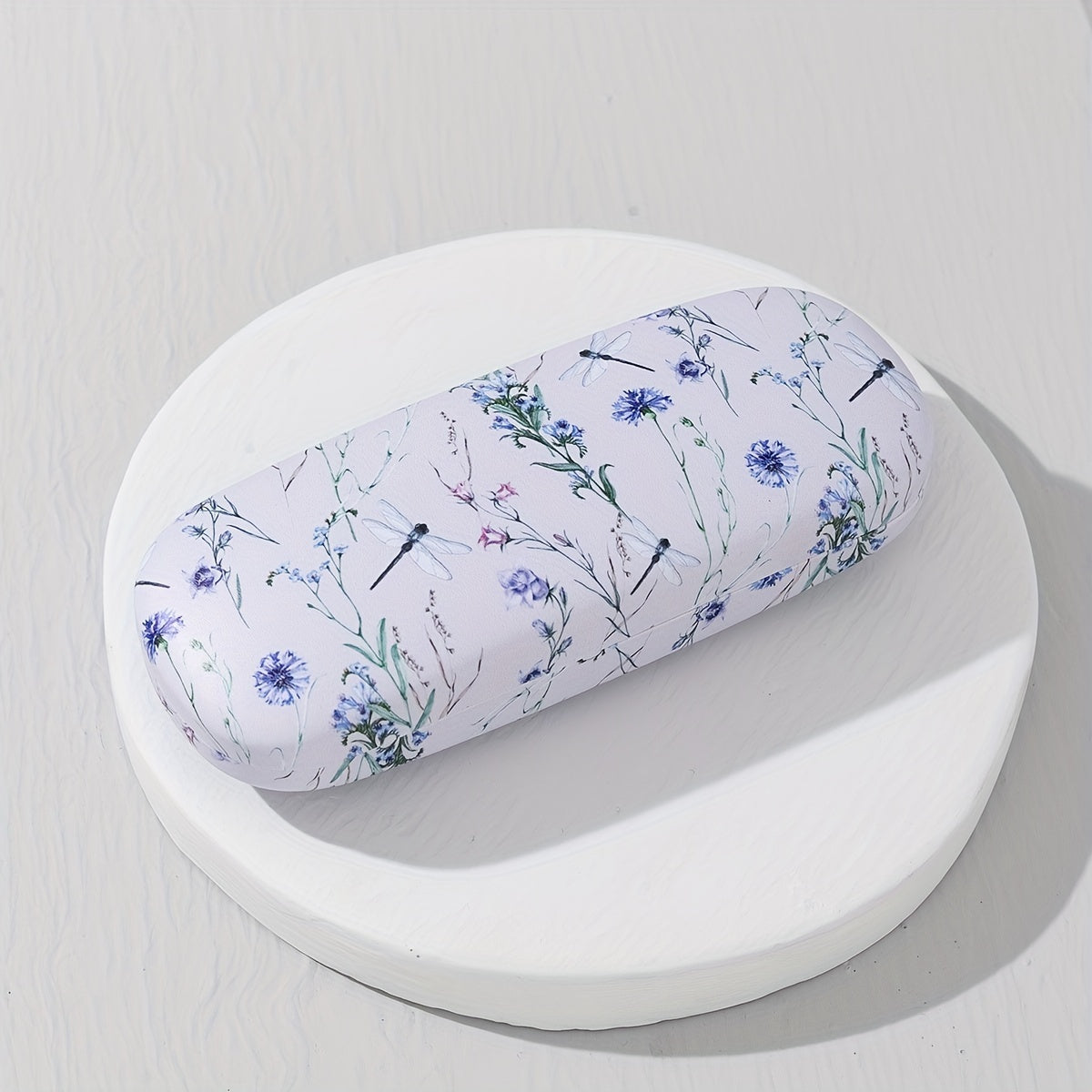 Ayollar uchun maxsus ishlab chiqilgan rang-barang bosma dizaynlar va qiziqarli naqshlar bilan bezatilgan ko'zoynaklar va quyosh ko'zoynaklari uchun himoya saqlash qutisi. Qattiq qopqoq ko'zoynaklaringizni xavfsiz va zamonaviy saqlashni ta'minlaydi.