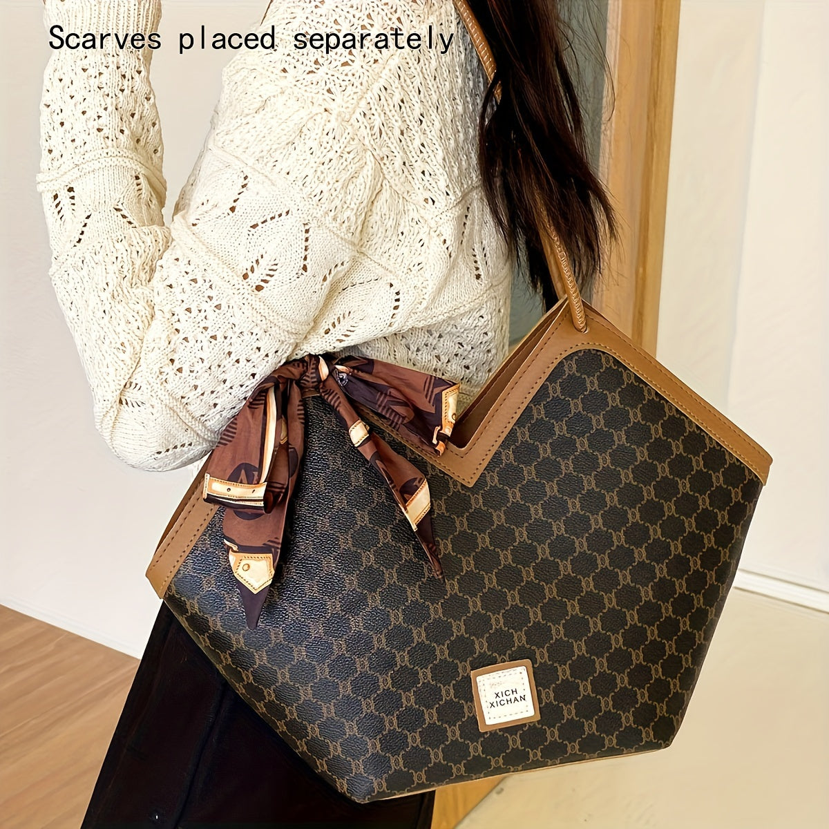 Ayollar uchun sharf bezakli va nafis dizaynga ega bo'lgan klassik nişli naqshli sumka.