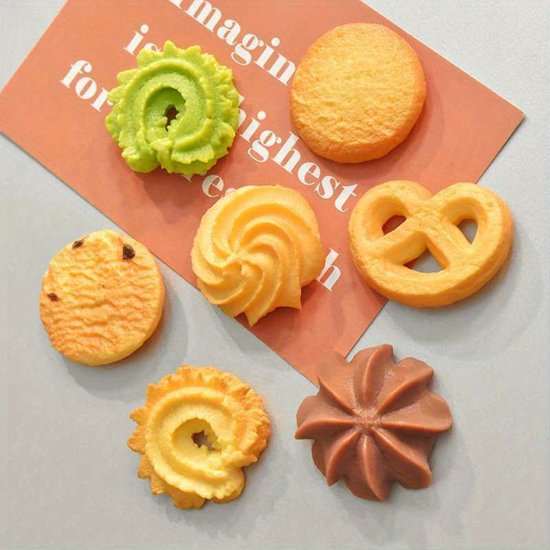 Nine-Piece Magnetic Cookie-Shaped Refrigerator Stickers Decorative Message Board for Back-to-School