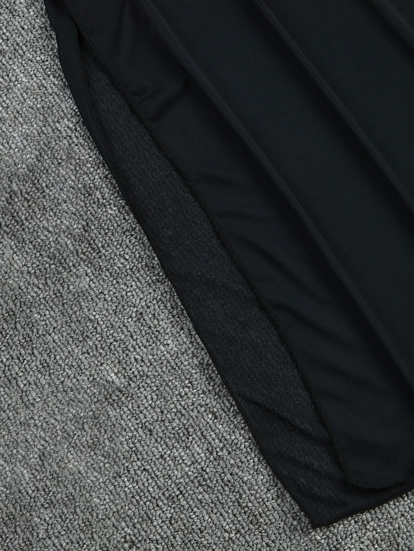 Katta o'lchamdagi shaffof plyaj qoplamasi, tasodifiy engil to'r, yozgi moda.