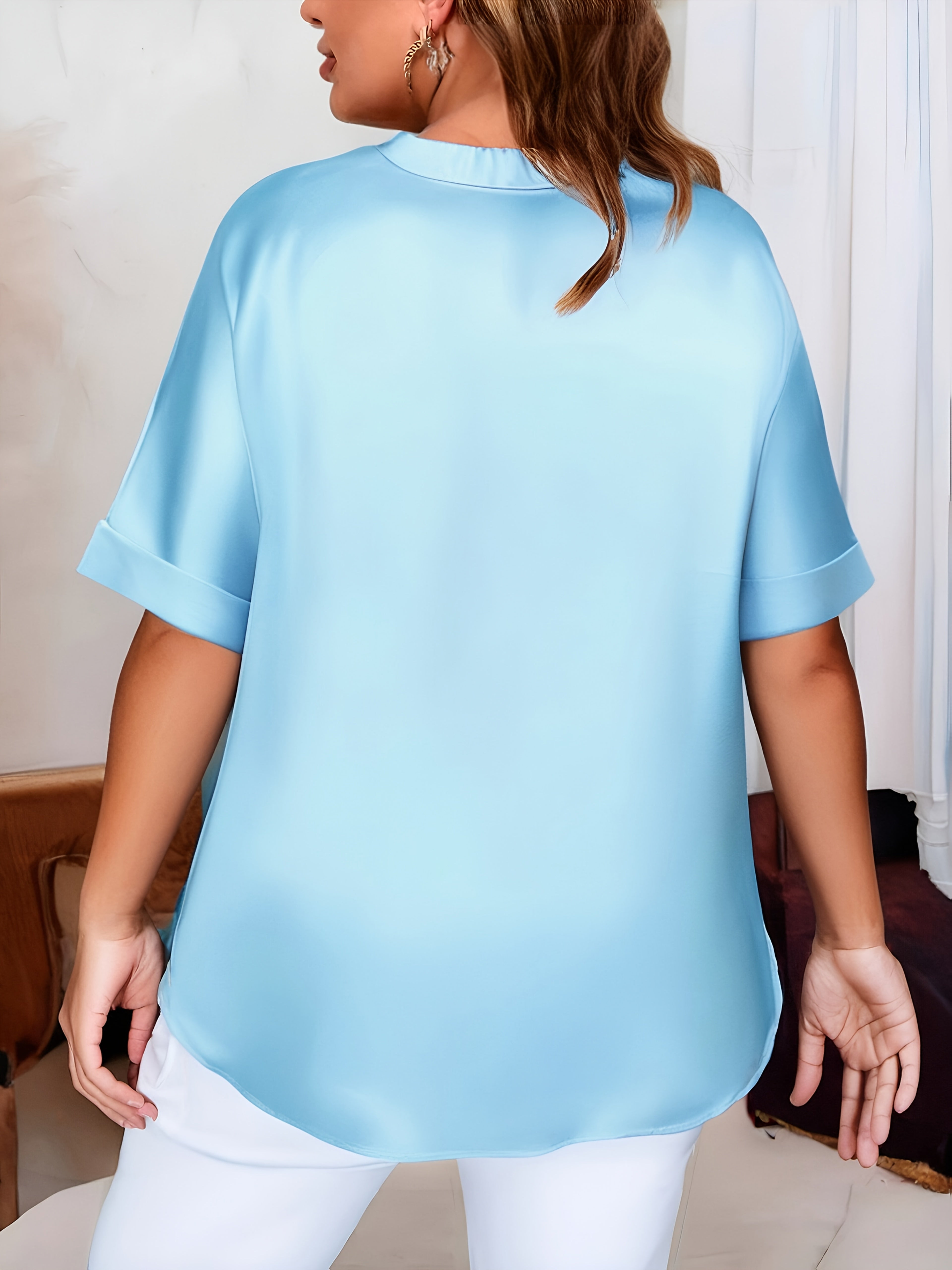 Ayollar uchun plussayz elegant V-yuvarlak bo'yinli poliester bluzka, 96% poliester va 4% elastan bilan tayyorlangan, cho'zilmaydigan 90g/m² og'irlikdagi mato. Bahor/yaz modasi uchun mukammal.