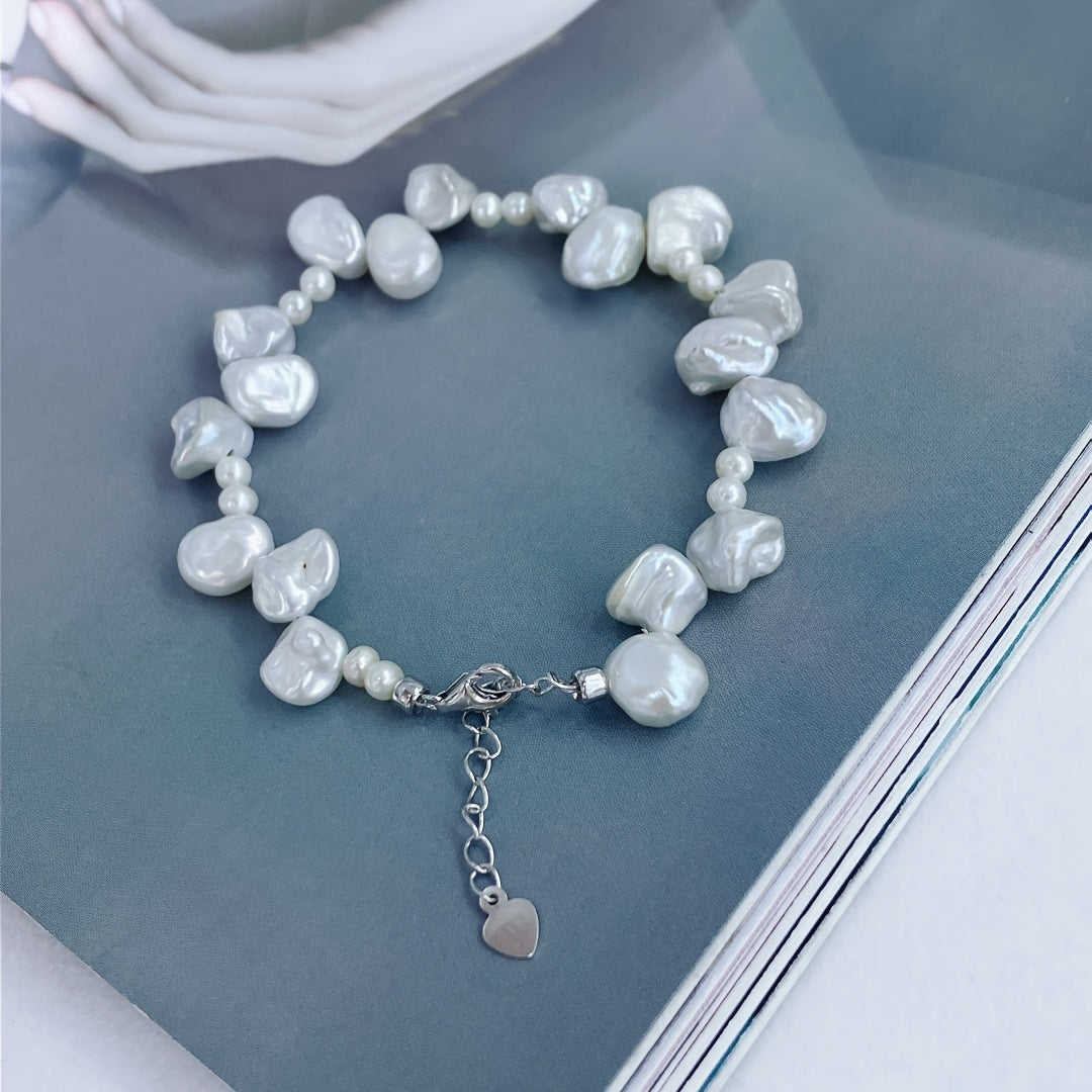 Zamonaviy Shirin Suv Marvarid Bilaguzuk - 13g Barokko Uslubida, Ko'k Petal Aktsentlari bilan, Oson Chic Dizayni, Har kuni kiyish yoki Maxsus Tadbirlar uchun Ideal, Chiroyli Sovg'a Qutisida Keltiriladi