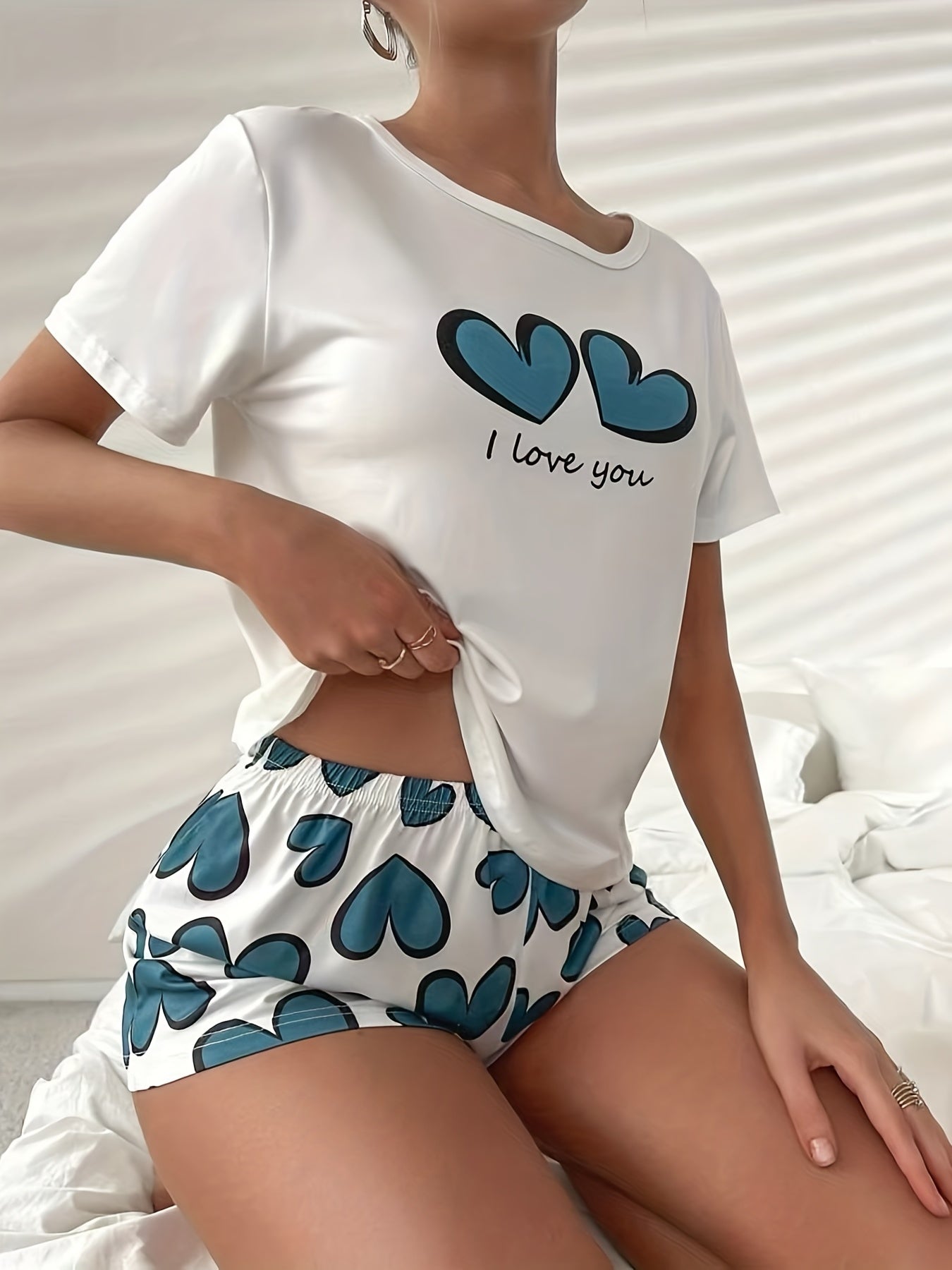 Conjunto de pijama con estampado de corazones para mujer con camiseta de cuello redondo y pantalones cortos con cintura elástica