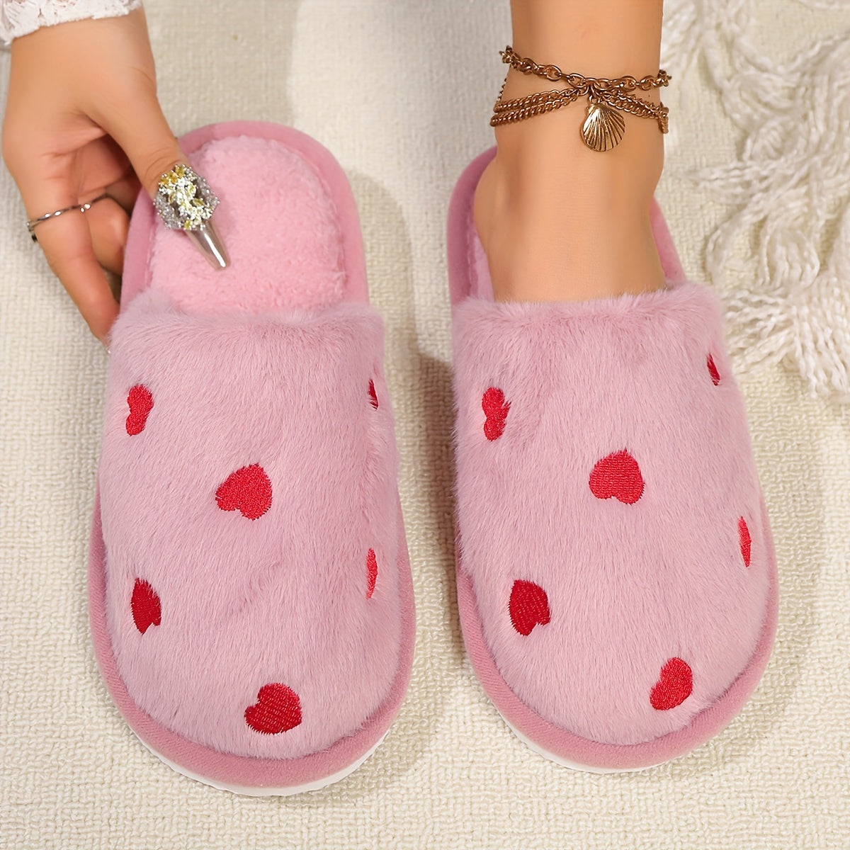 Women's Winter Slippers with Heart Pattern Non-Slip EVA Sole Cozy Warm Indoor Outdoor Black White Pink
