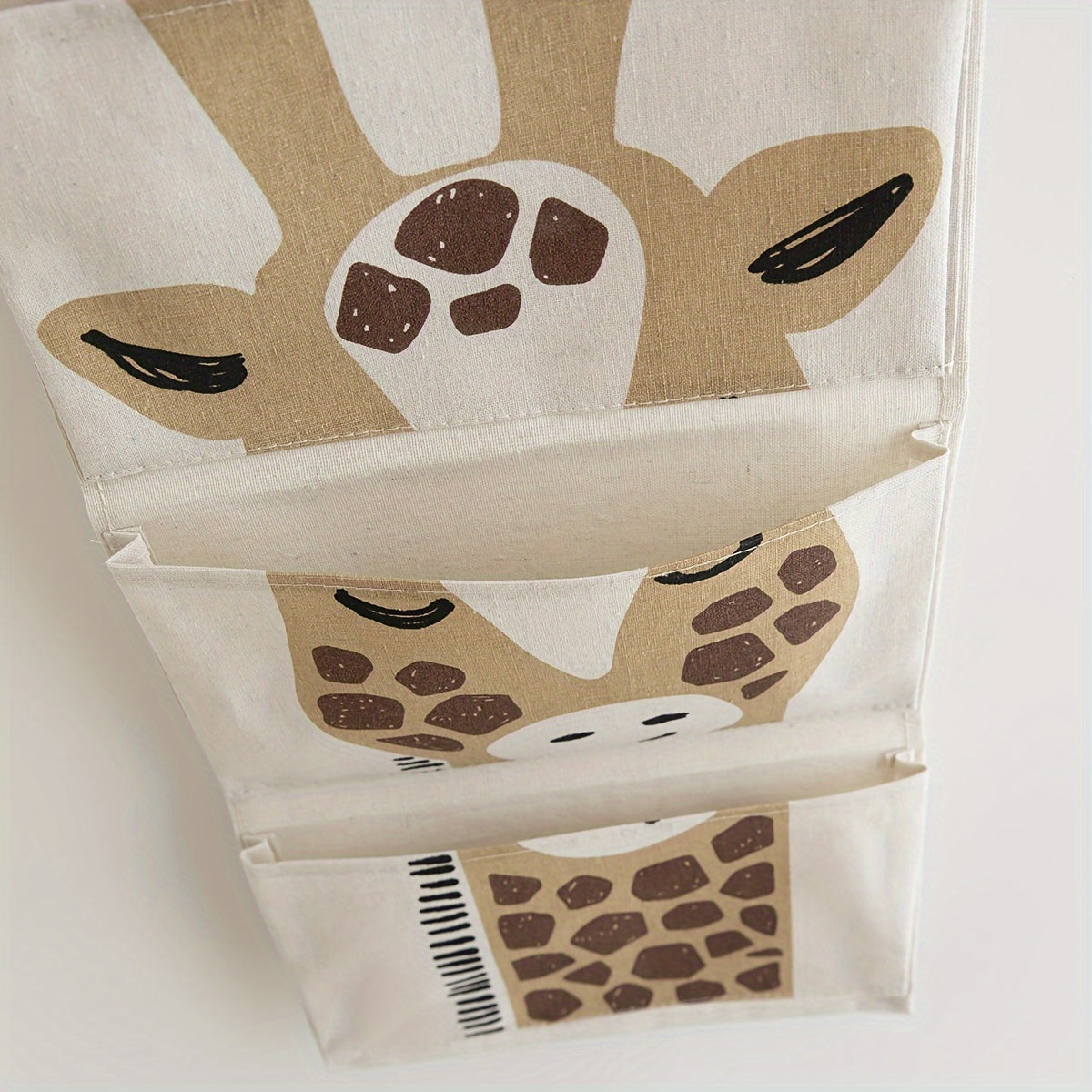 Giraffe-Design Fabric Wall Organizer with 3 Pockets for Door Mounting in Bedroom Bathroom