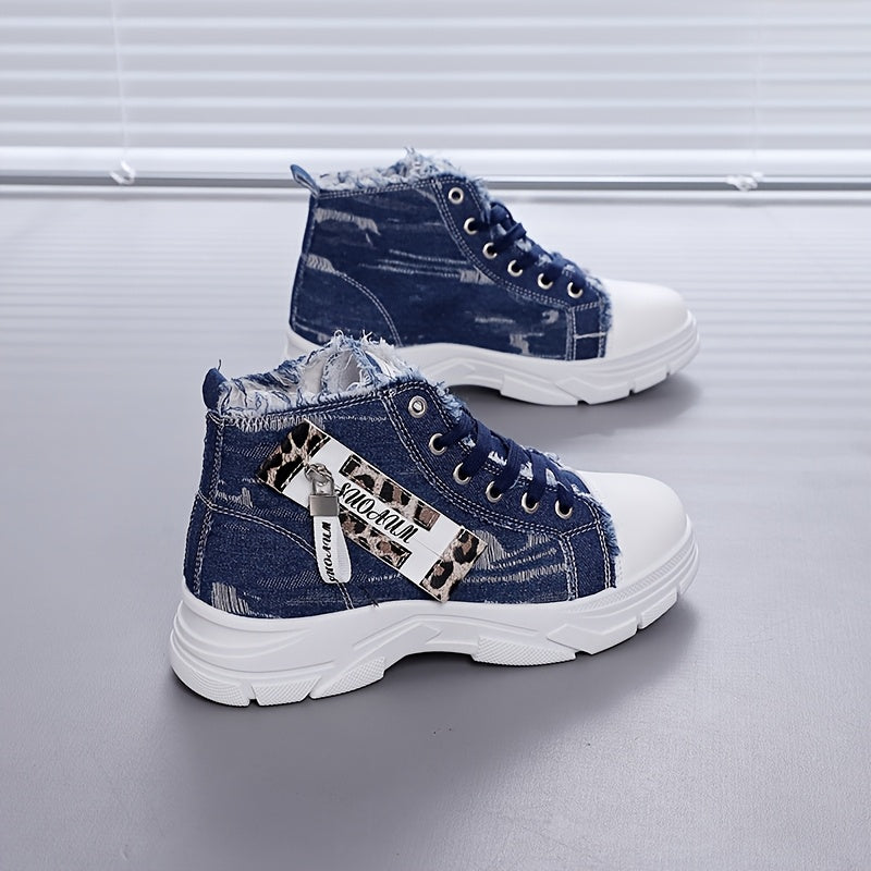 Ayollar uchun katta o'lchamdagi o'rta balandlikdagi sport poyabzali, retro vintage, jinsi kabi dizayni, tekis, yostiqlangan tagli