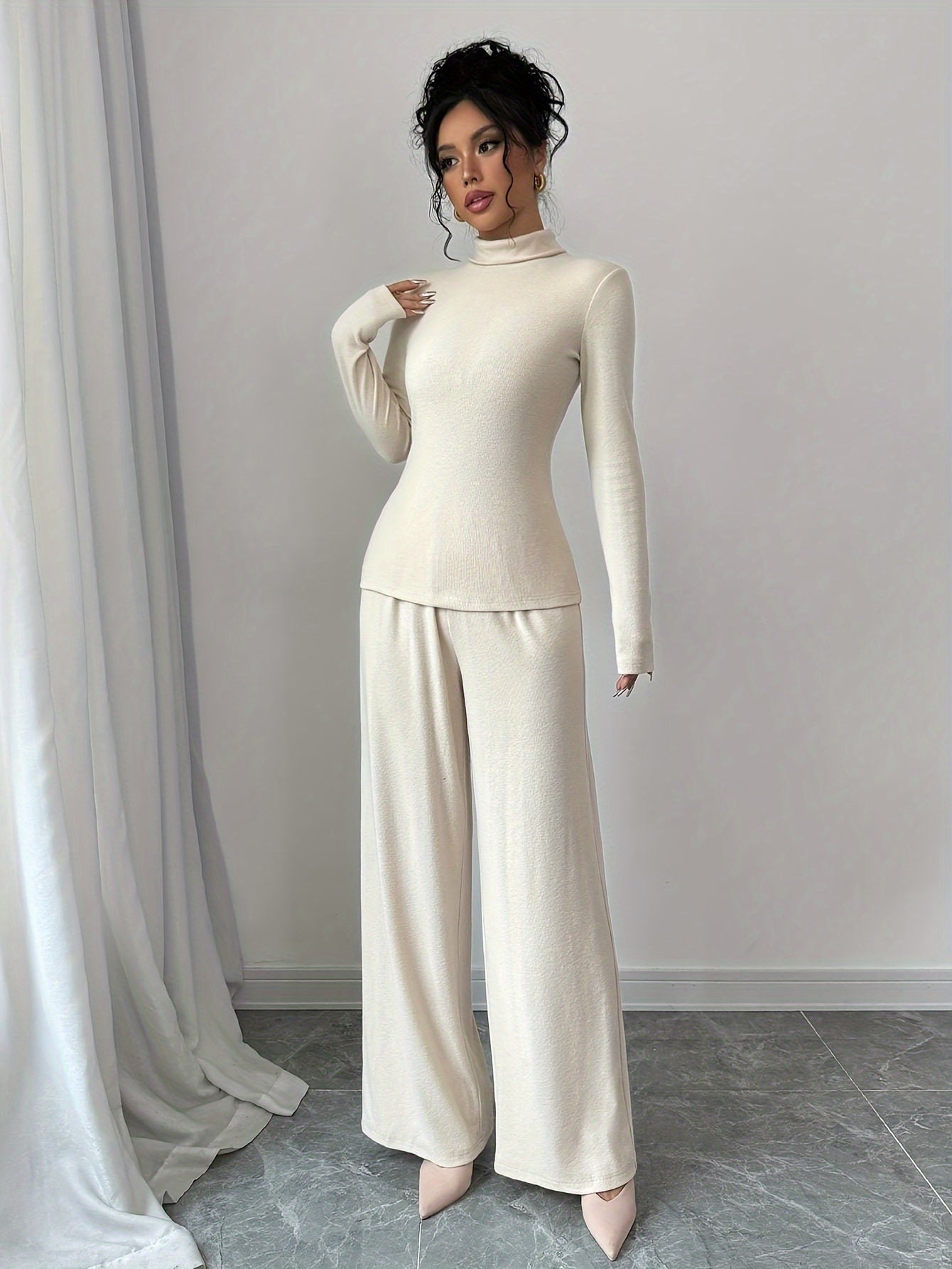 Шикарный комплект с длинным рукавом, воротником, облегающими брюками, безрукавным пальто с черными полосками.