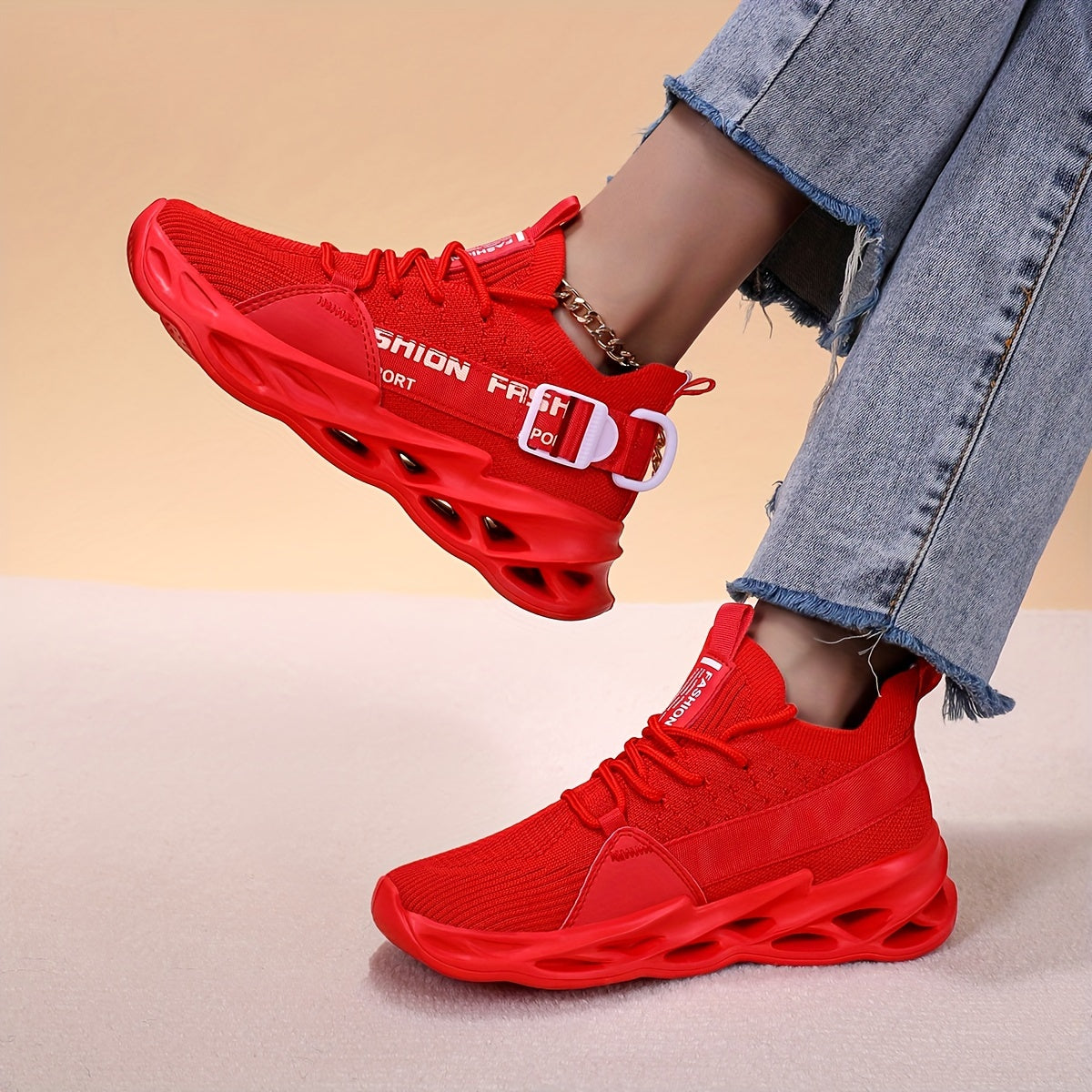 Ayollar uchun nafas oladigan qizil sneakers pastki qismi bilan lenta bilan yopiladigan kundalik poyabzal