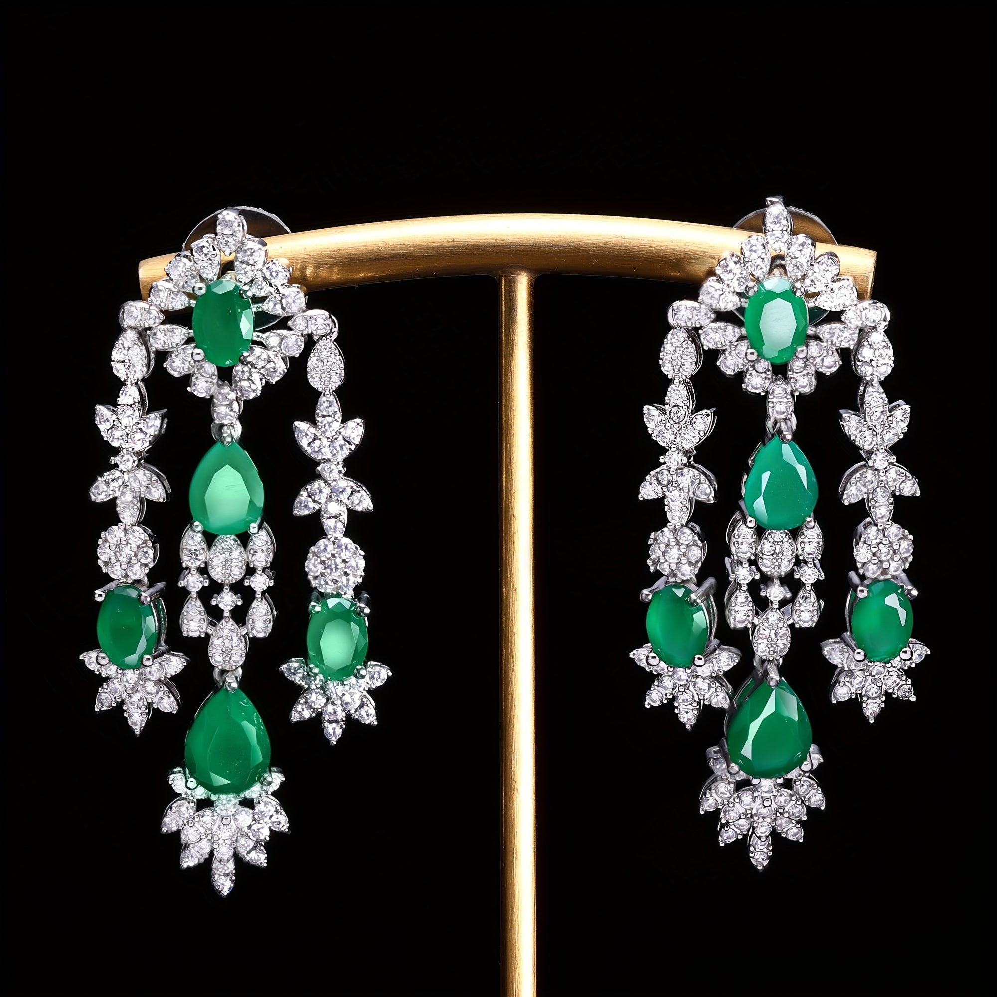 Ayollar uchun zargarlik to'plami: zanjir, bilaguzuk, uzuk, sirg'alar, to'ylar va maxsus tadbirlar uchun