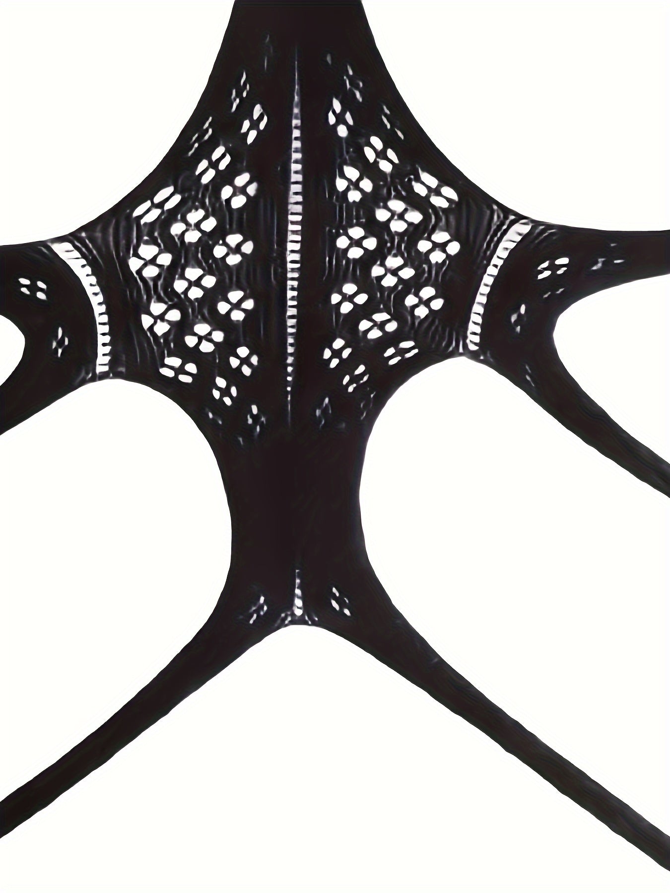 Koreyscha ilhomlangan tanaga mos keladigan kiyim, ko'chada jozibali va qattiq ko'rinish uchun.