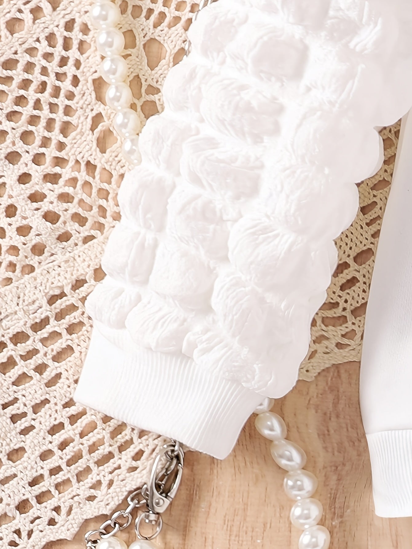 Qizlar uchun 2 qismli kiyim to'plami, multfilm yulduzi va harf bosma puff yengli bluzka, kamon, va bell bottom jinslari - Bahor/Kuz va ochiq havoda faoliyatlar uchun ideal.