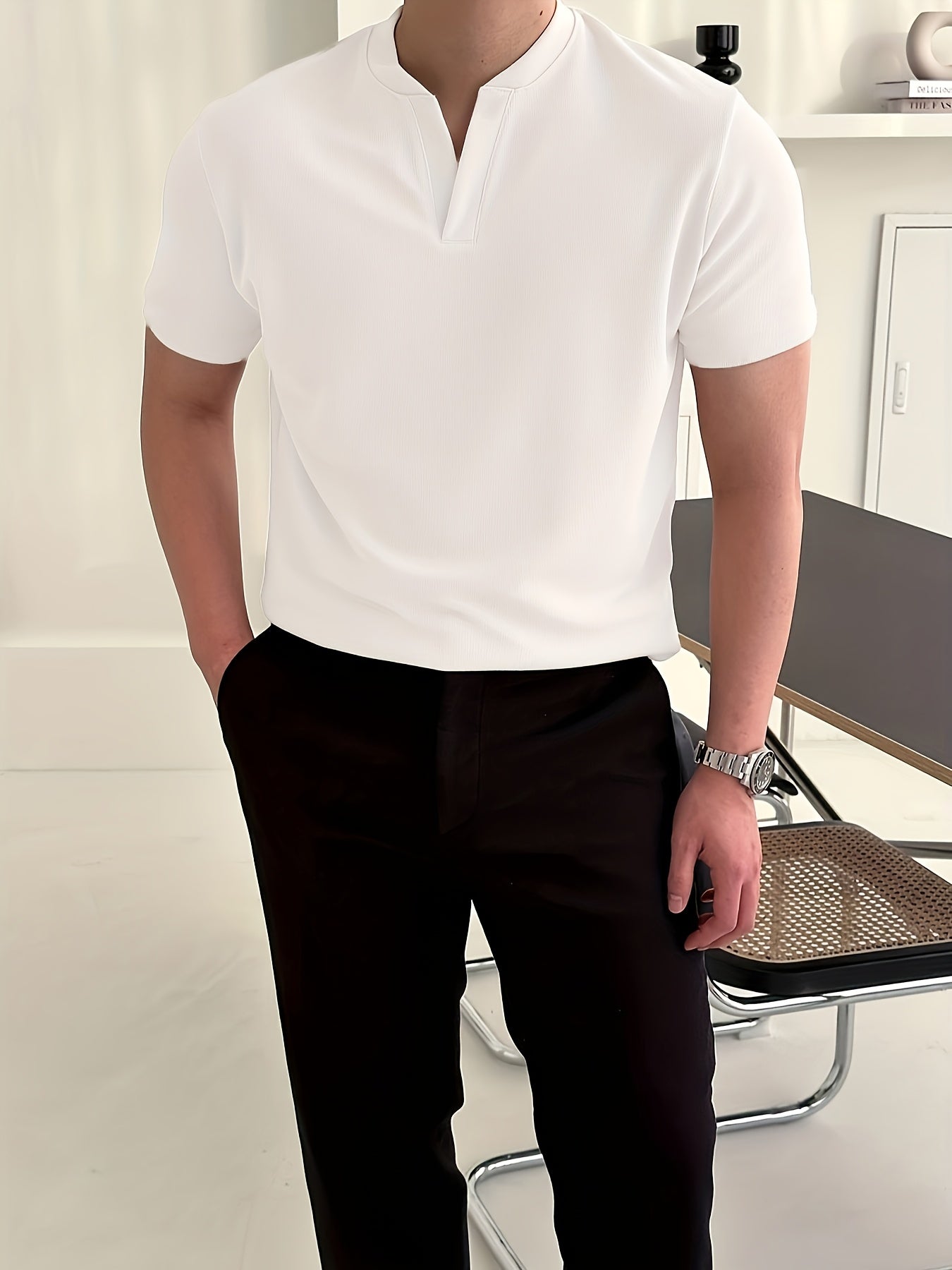 Camiseta deportiva de corte ajustado para hombre con cuello en V, ligera de poliéster para gimnasio, correr y entrenamiento