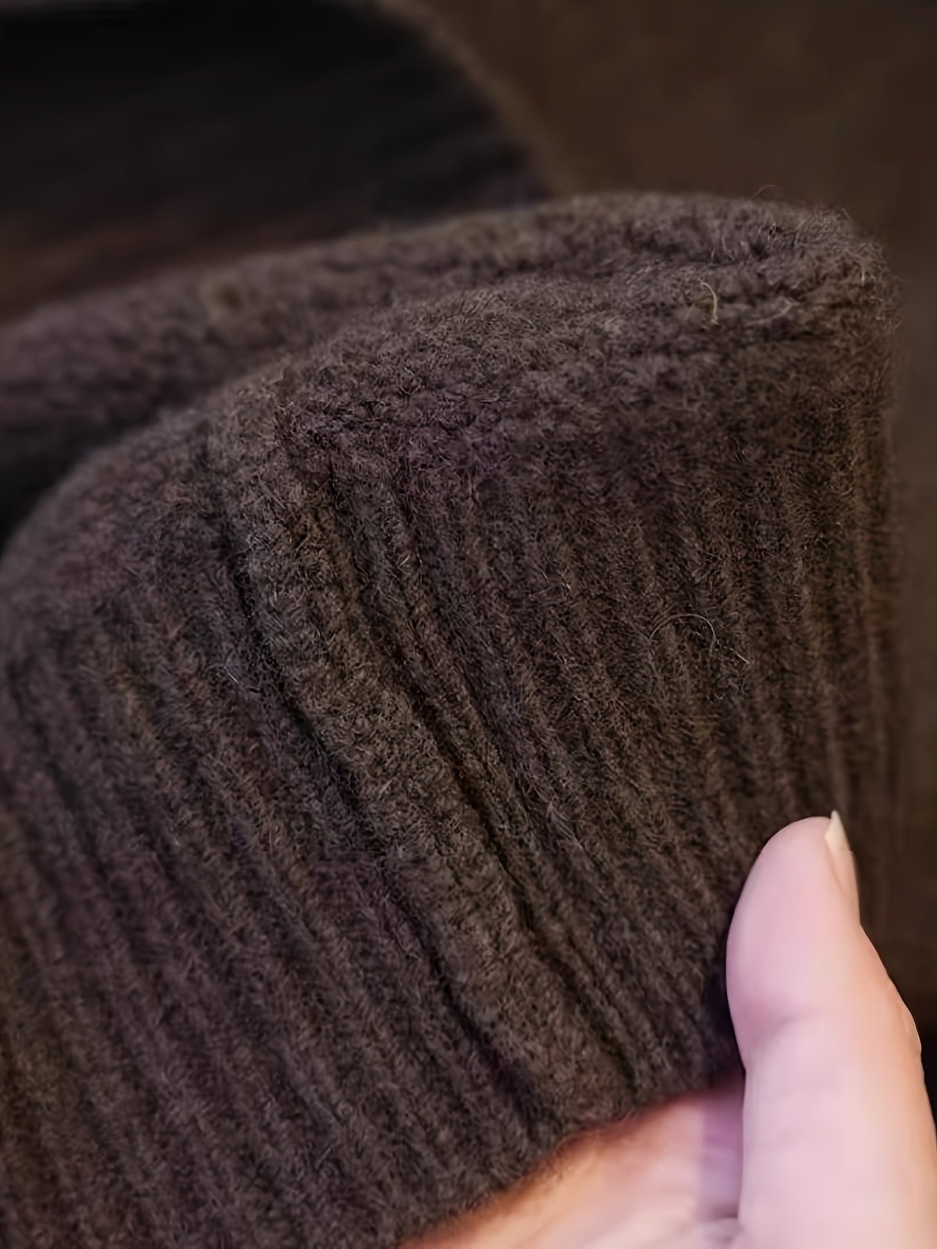 Qorong'i V-shaklli bo'yinli, qo'lsiz, qishda qatlamlash uchun to'qilgan yengil yengil yengil akril polyester vest