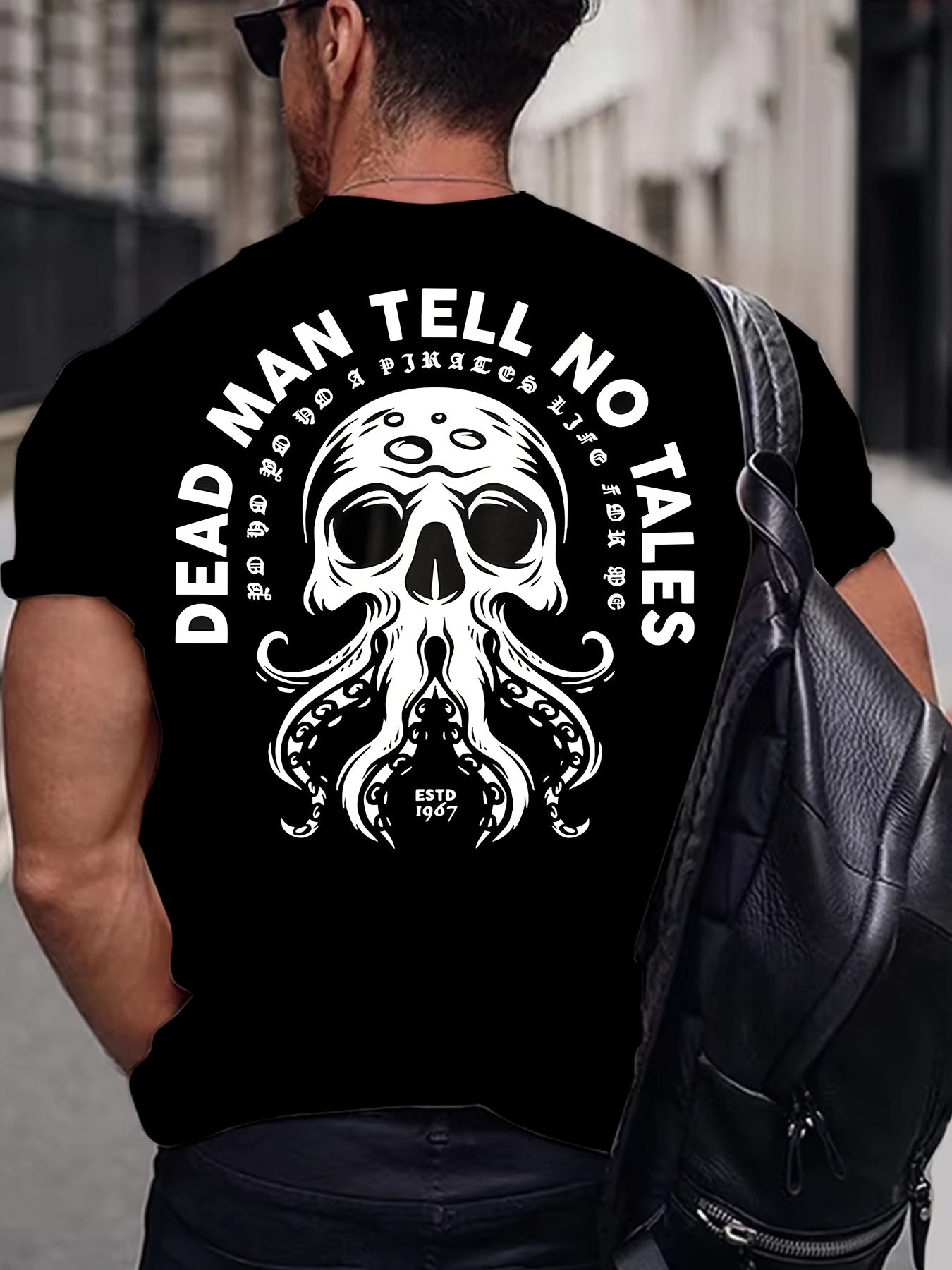 Мужская черная футболка в пиратском стиле с изображением осьминога и принтом "Мертвец для человека не расскажет сказки"