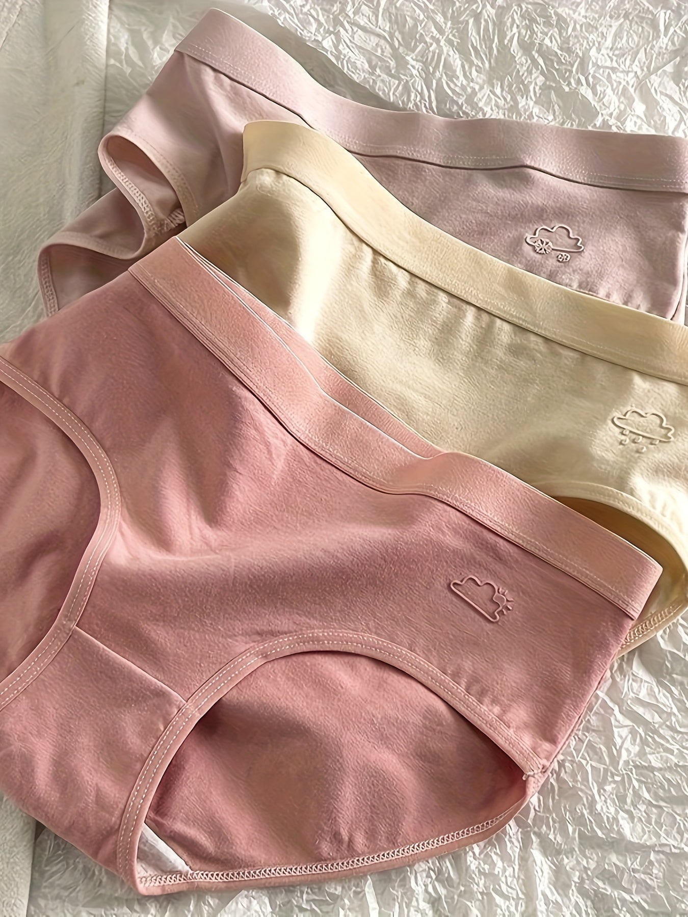 5 Pack Women's Seamless Breathable Cotton Briefs for Comfort and Everyday Wear