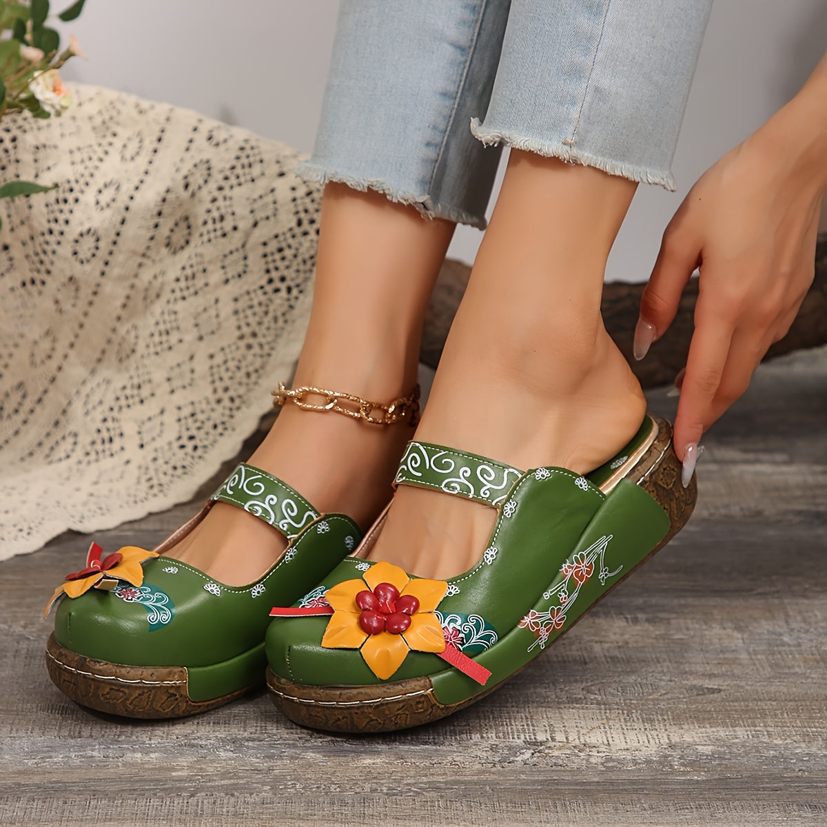Women's Floral Wedge Shoes Lightweight Closed-Toe Slip-Ons for Spring
