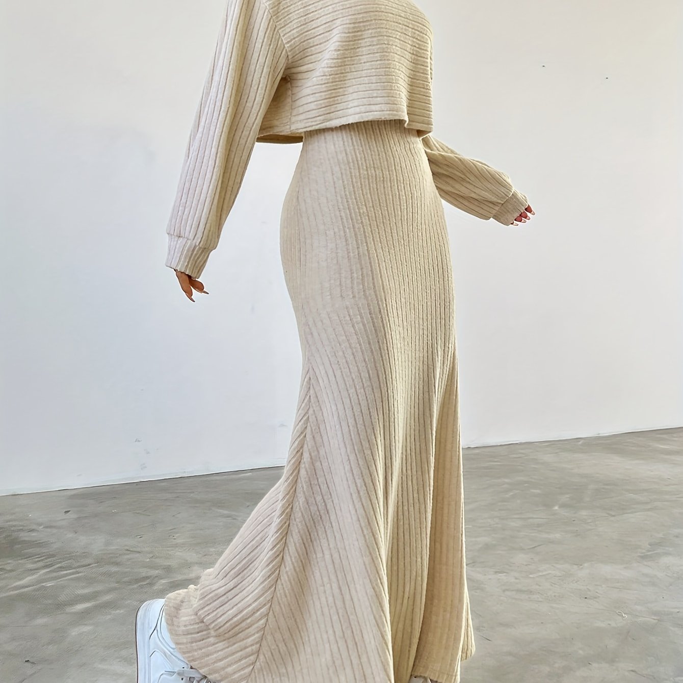 Conjunto de vestido acanalado con top de cuello redondo y vestido maxi sin mangas para mujer