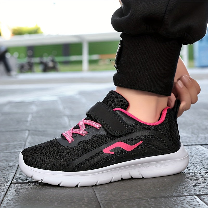 Qizlar uchun qora va pushti dizayndagi nafas oladigan to'rli krossovkalar, yugurish va tasodifiy kiyim uchun yopish va shoelace bilan.